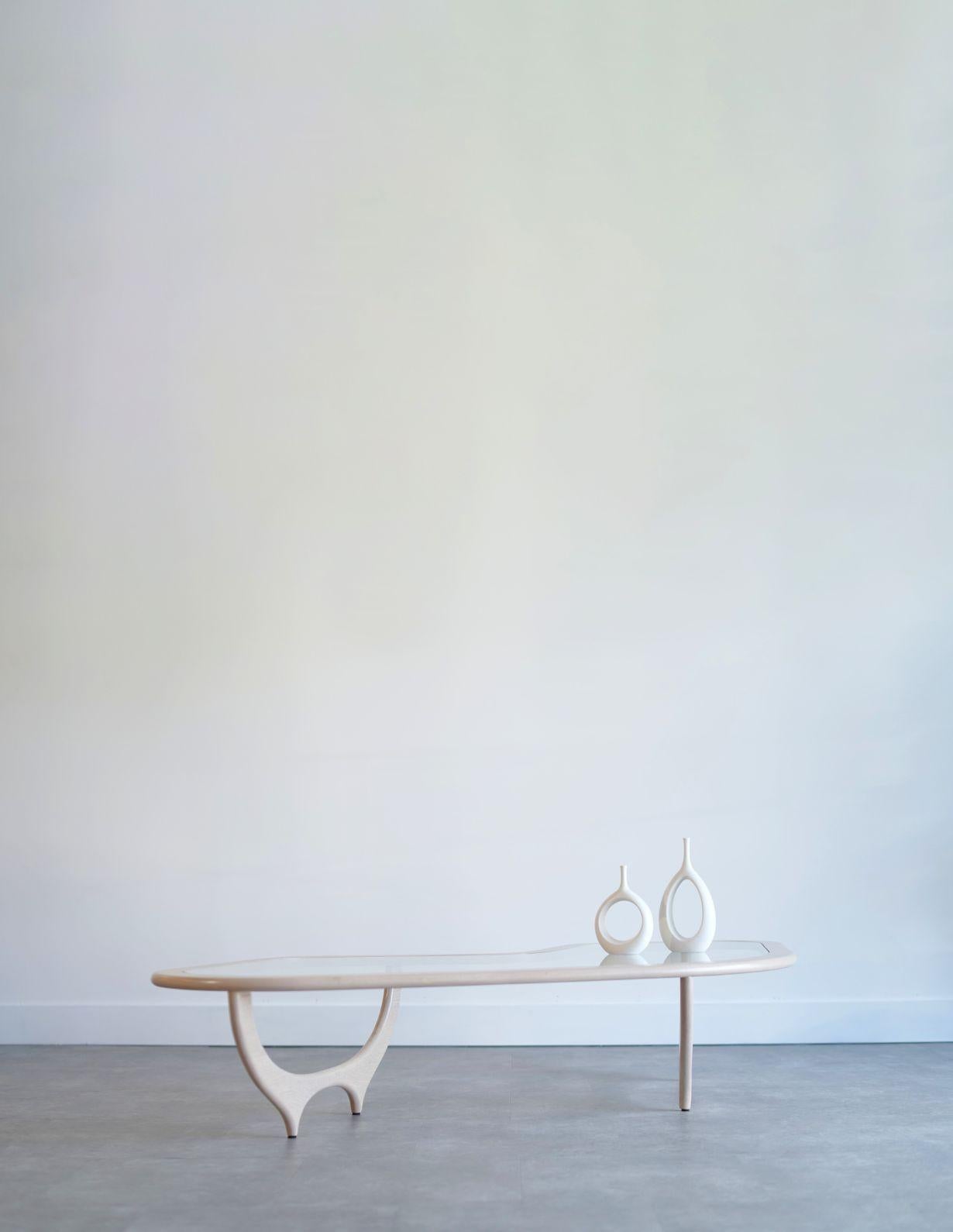 Contour Couchtisch aus weißer Eiche von Stamford Modern (21. Jahrhundert und zeitgenössisch) im Angebot