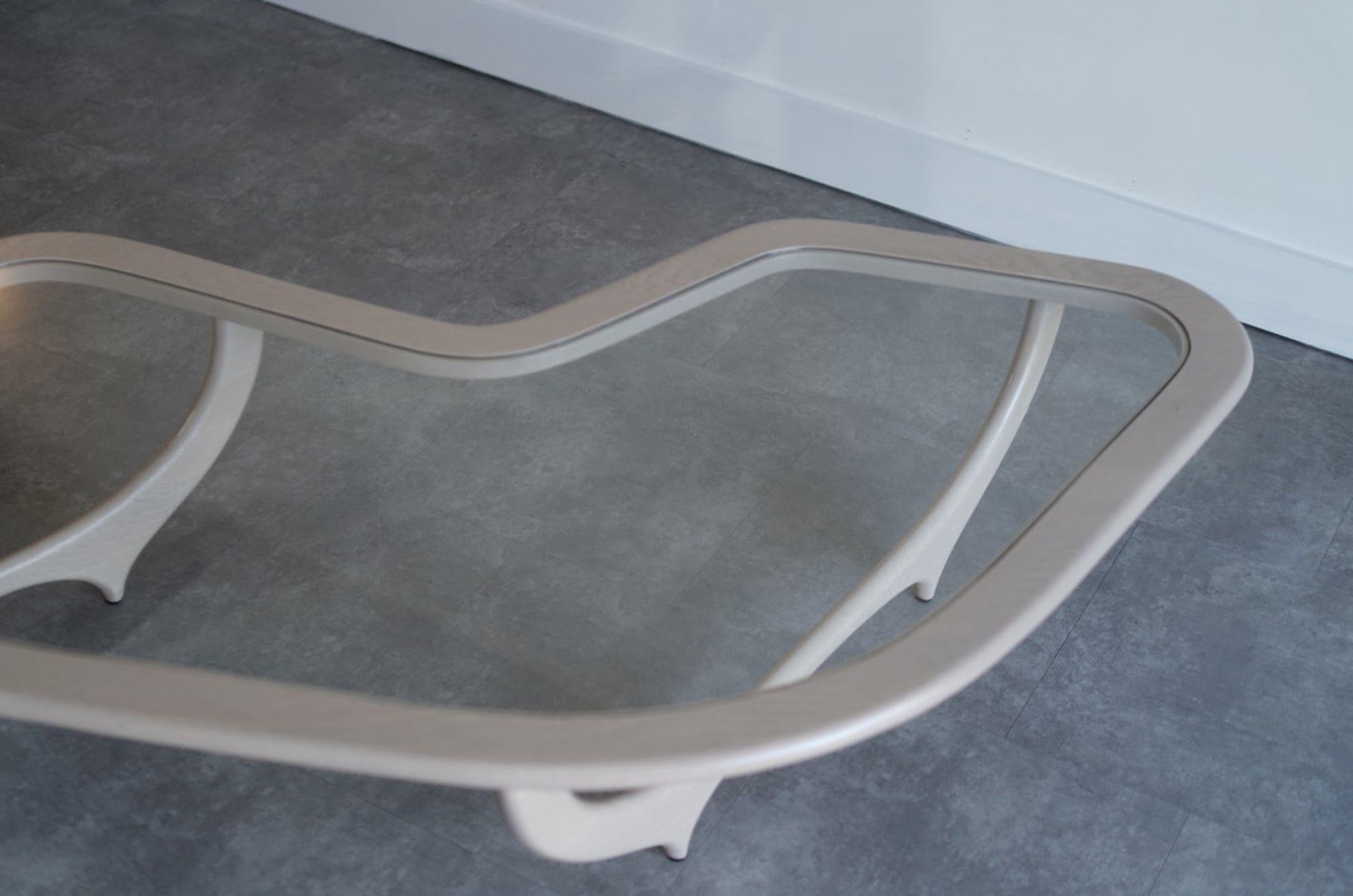 Contour Couchtisch aus weißer Eiche von Stamford Modern (Eichenholz) im Angebot