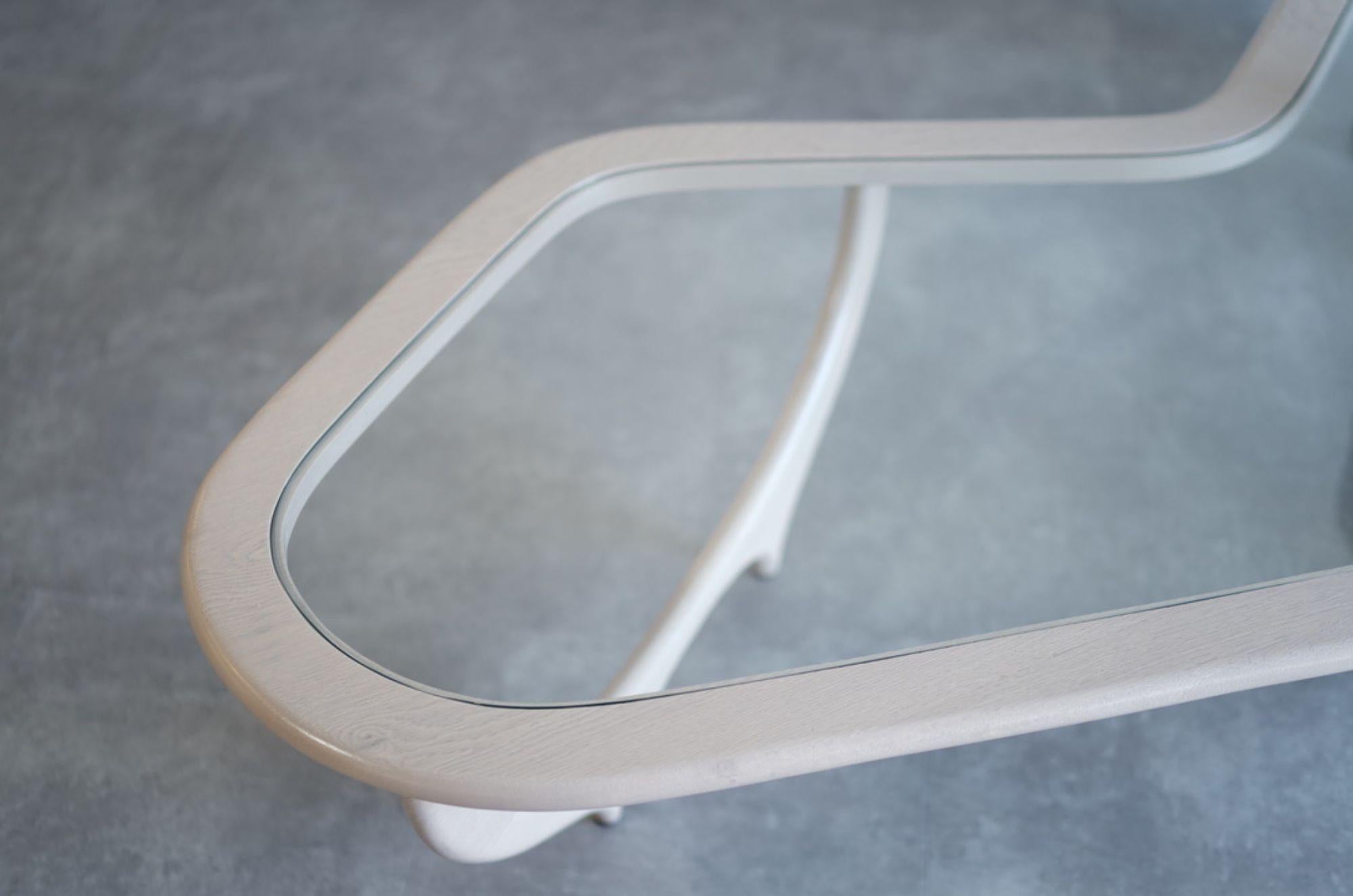 Contour Couchtisch aus weißer Eiche von Stamford Modern im Angebot 1