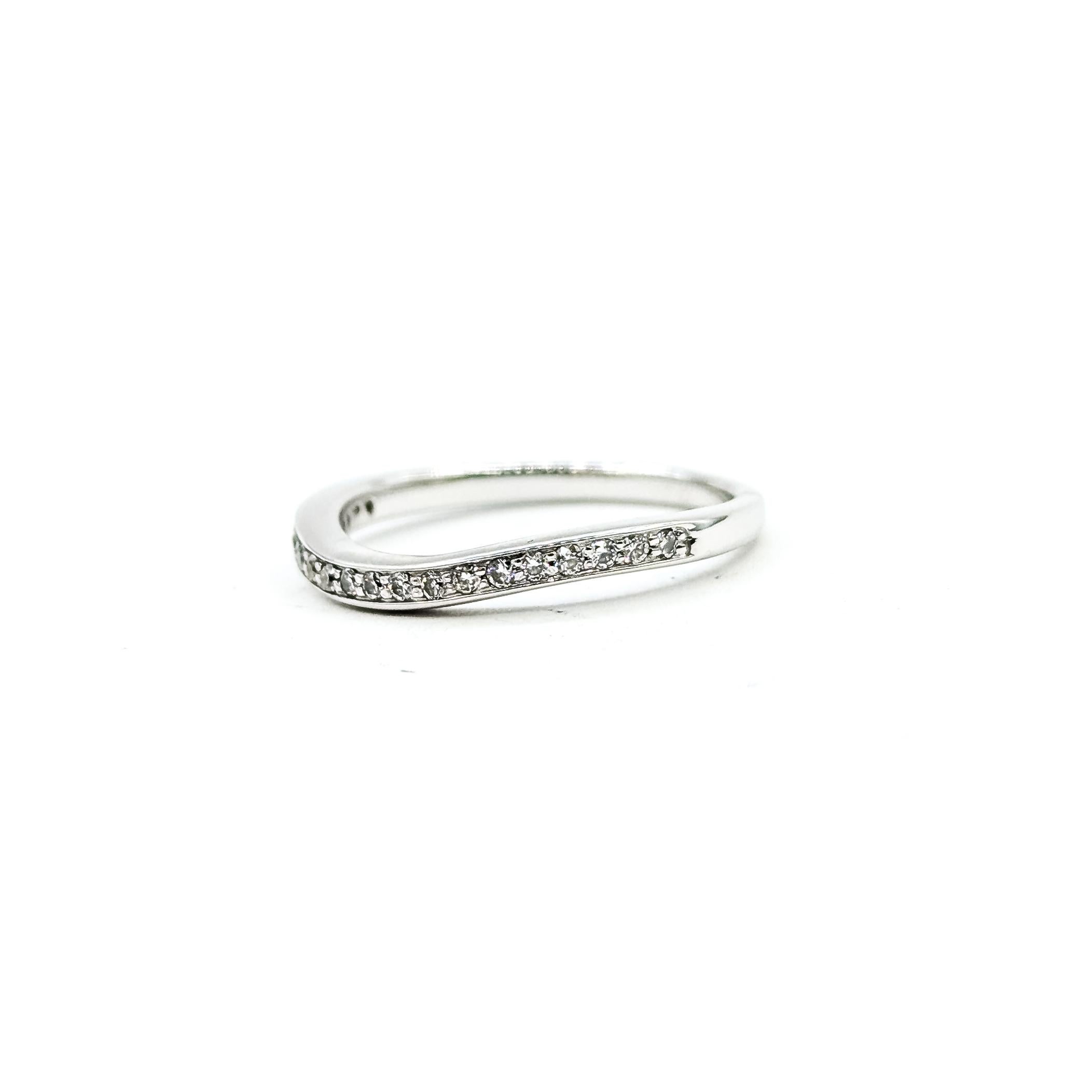 Contemporaneo Contour Diamond Band in 14k white gold in vendita