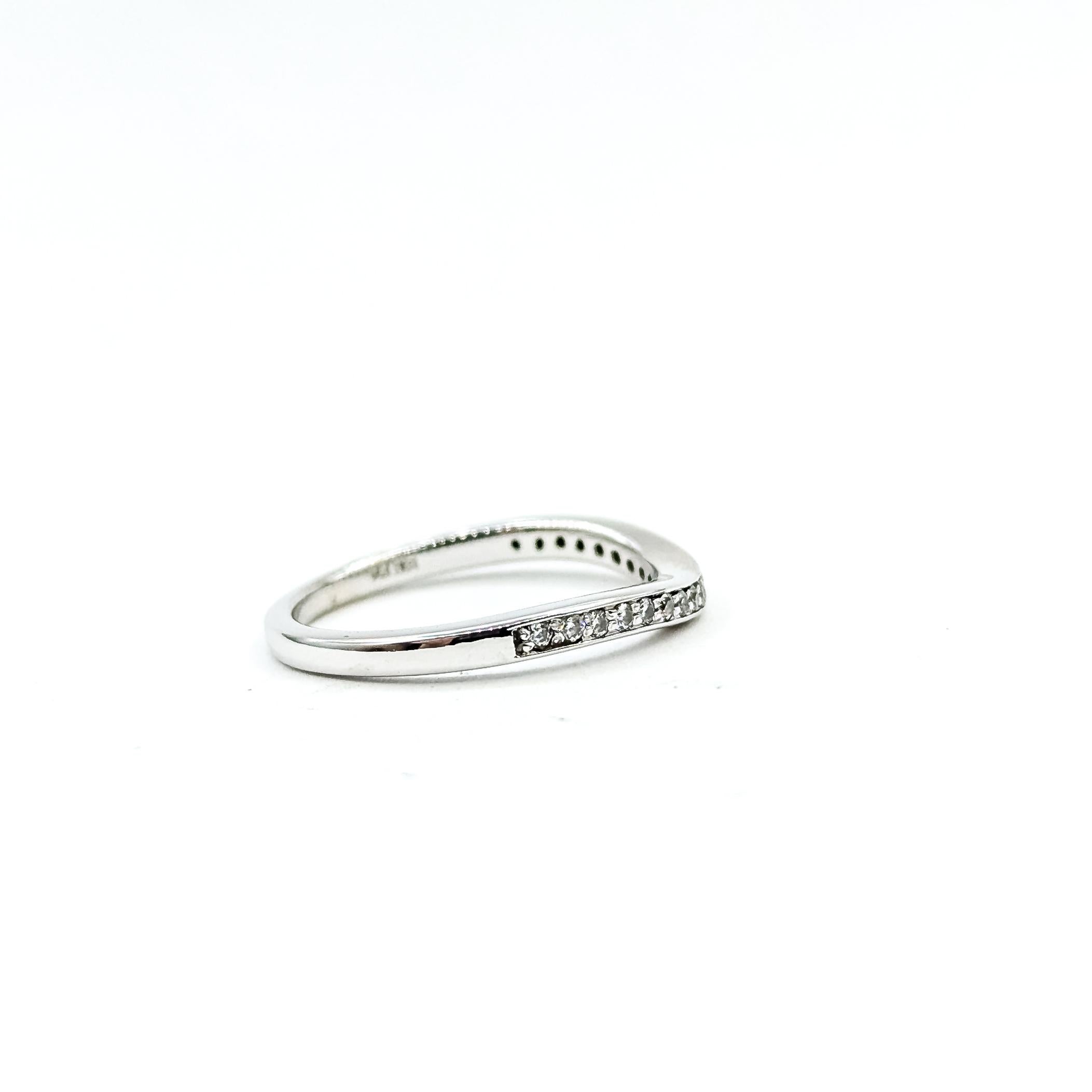 Donna Contour Diamond Band in 14k white gold in vendita