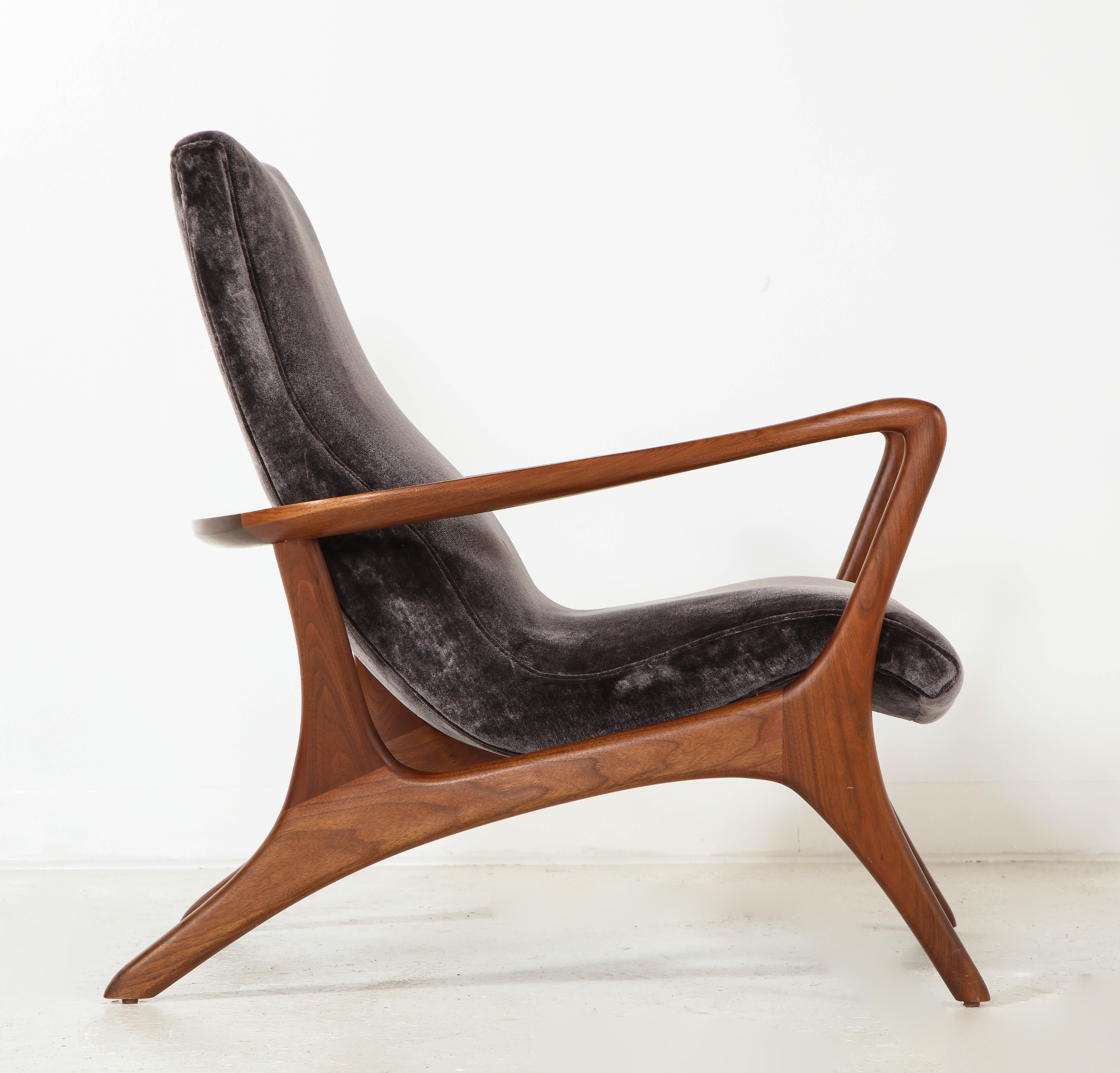 Contour Low Back Lounge Chair Offered by Vladimir Kagan Design Group In Good Condition In Clifton, NJ