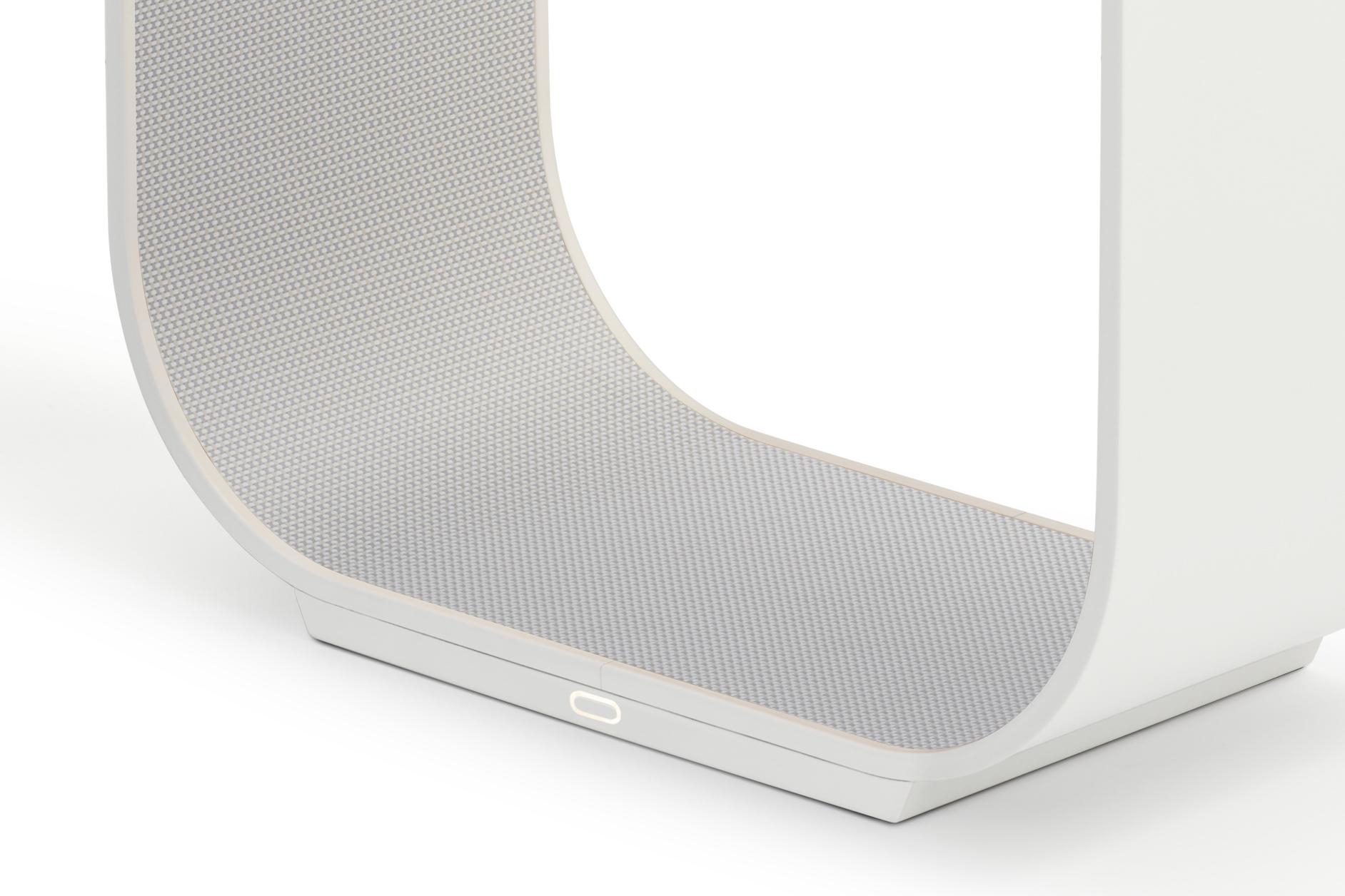 Contour’s revealing and elegant open framed architecture captures warm LED illumination within a remarkably slender extruded aluminum structure. Intelligent and highly efficient, Contour’s minimalist design has been refined to the bare essentials,