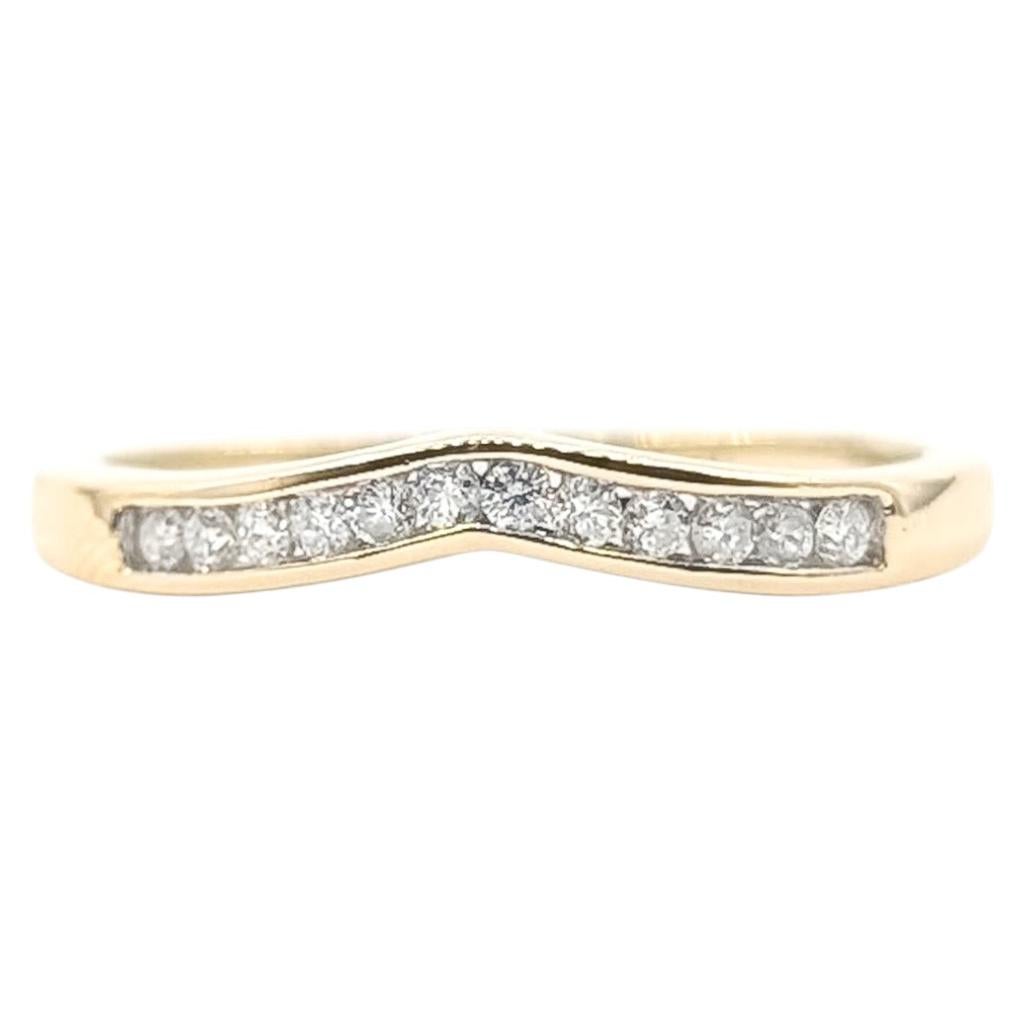 Anillo de Diamantes Contorneado en Oro Amarillo de 14k en venta