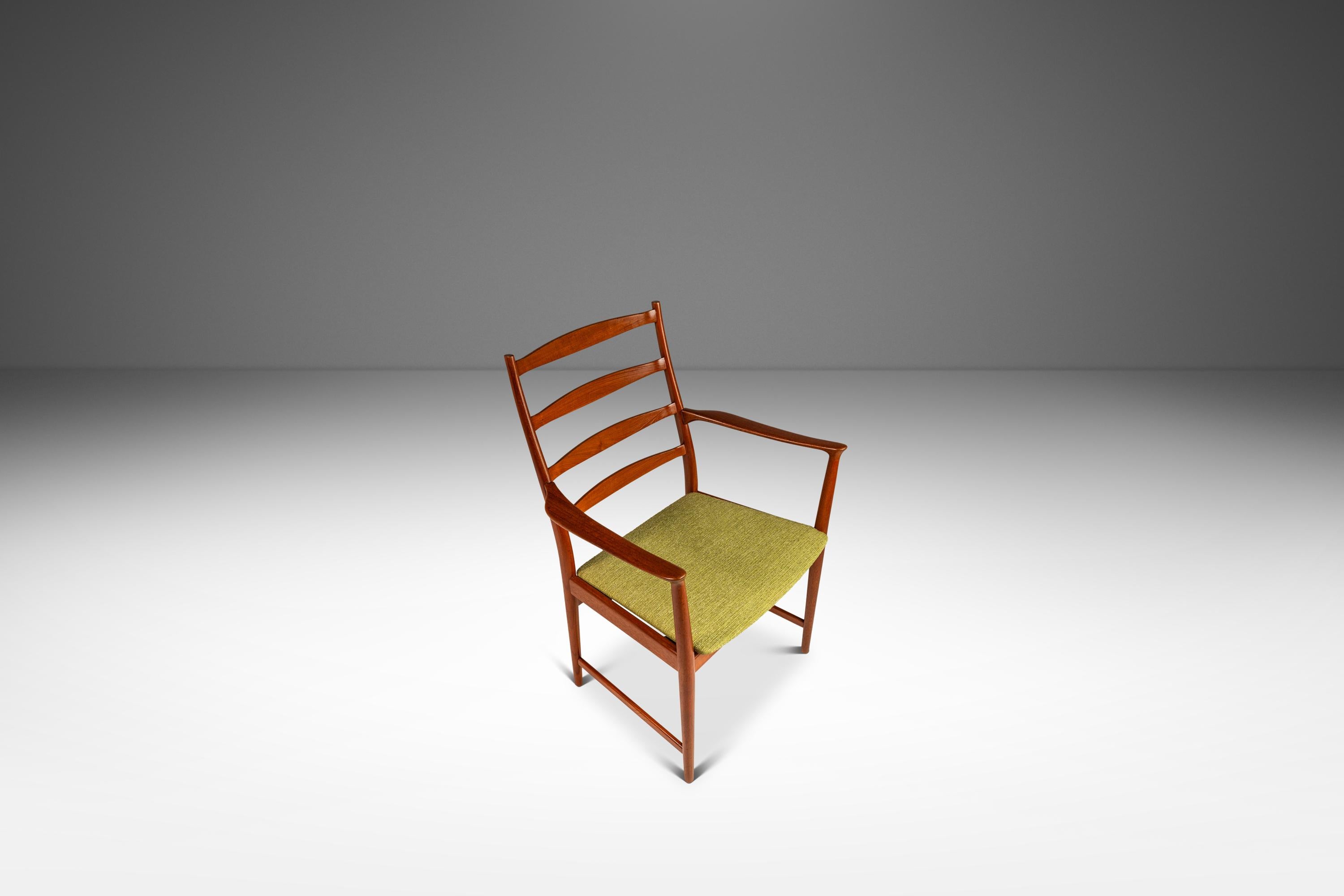 Metà XX secolo Poltrona con schienale a scaletta in teak, Torbjørn Afdal, Vamo, Danimarca, 1960 ca. in vendita
