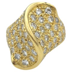 Konturierter Pavé-Diamant-Kuppel-Cocktailring aus 18 Karat Gelbgold
