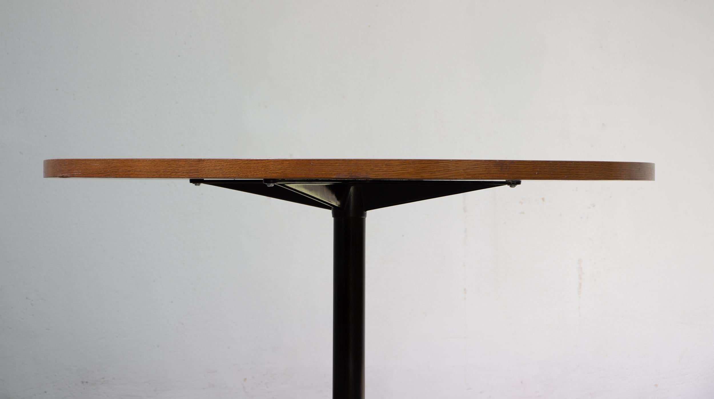 Mid-Century Modern Contract Eames round table for Herman Miller For Sale