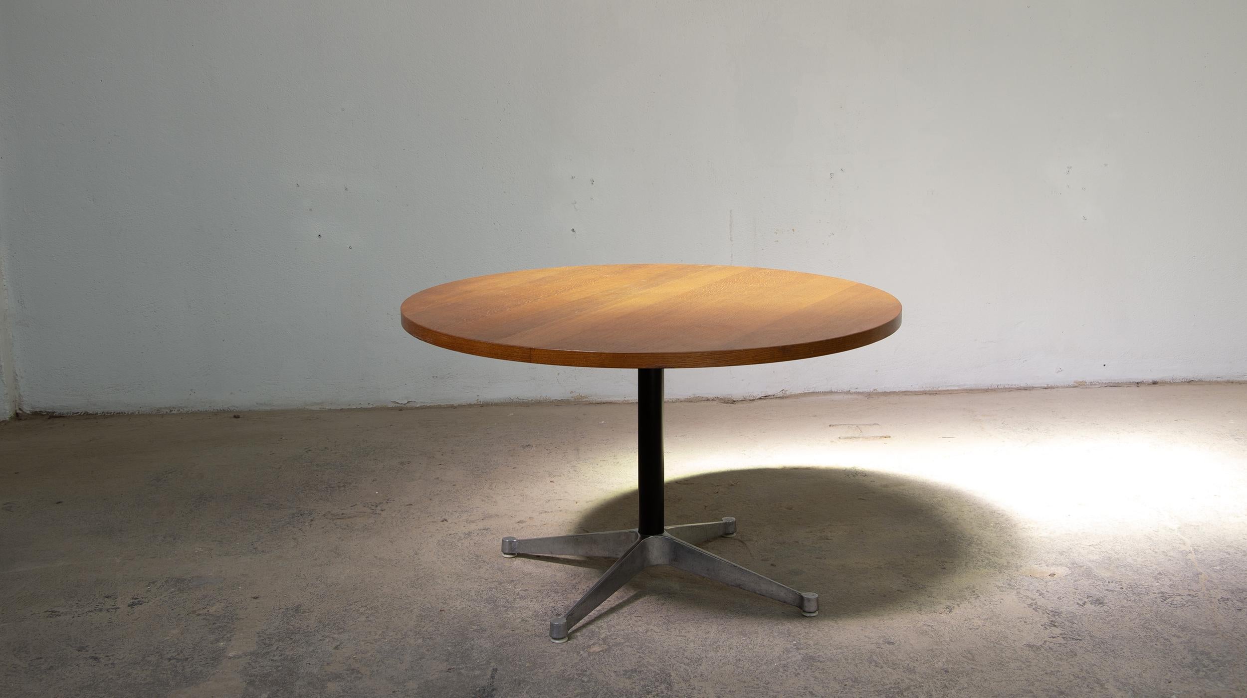 Aluminum Contract Eames round table for Herman Miller For Sale
