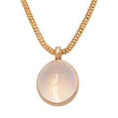 Contraluz Opal Antara Pendant in 22 Karat Gold