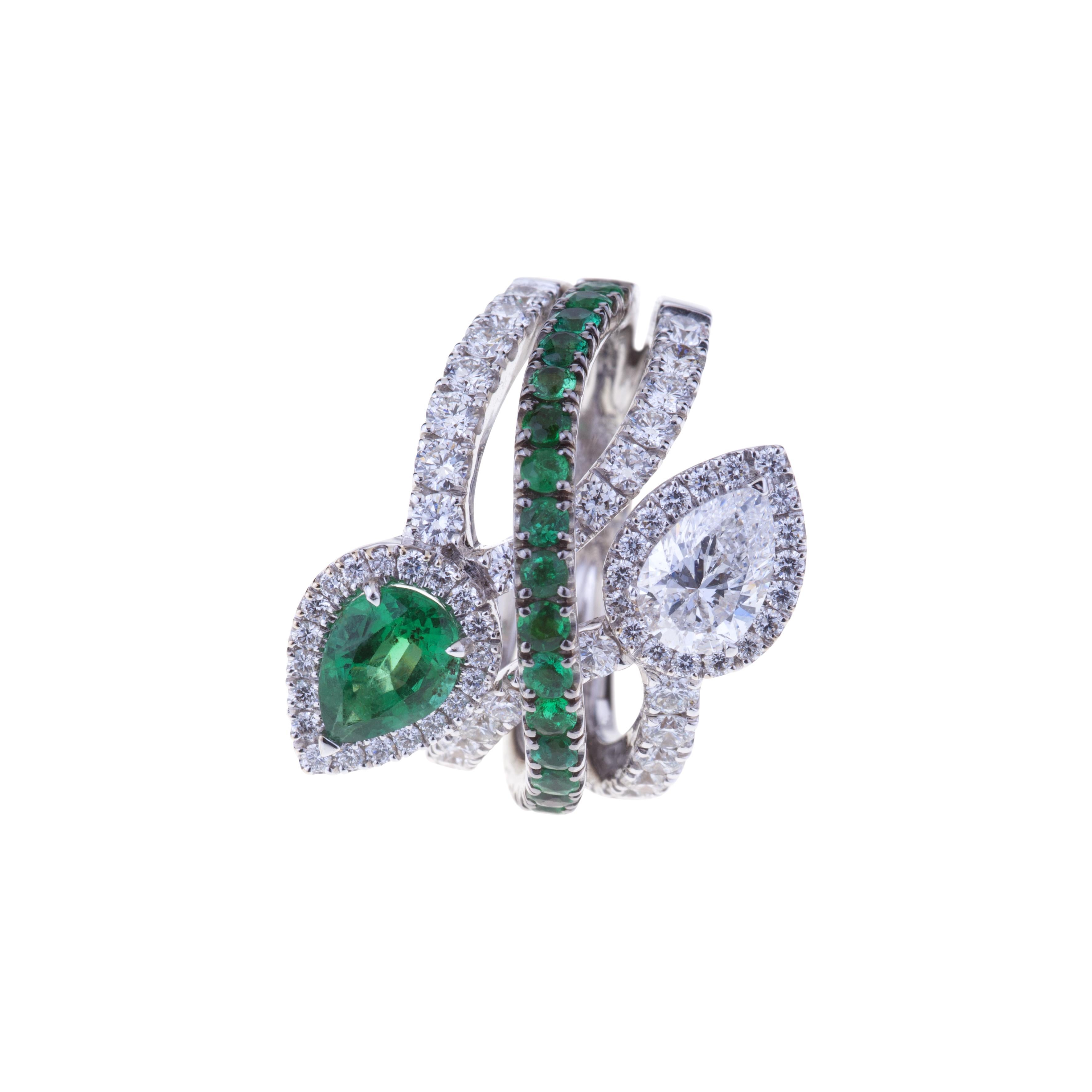 Contrarié Ring Diamant und Smaragd Tropfenschliff (Art déco) im Angebot