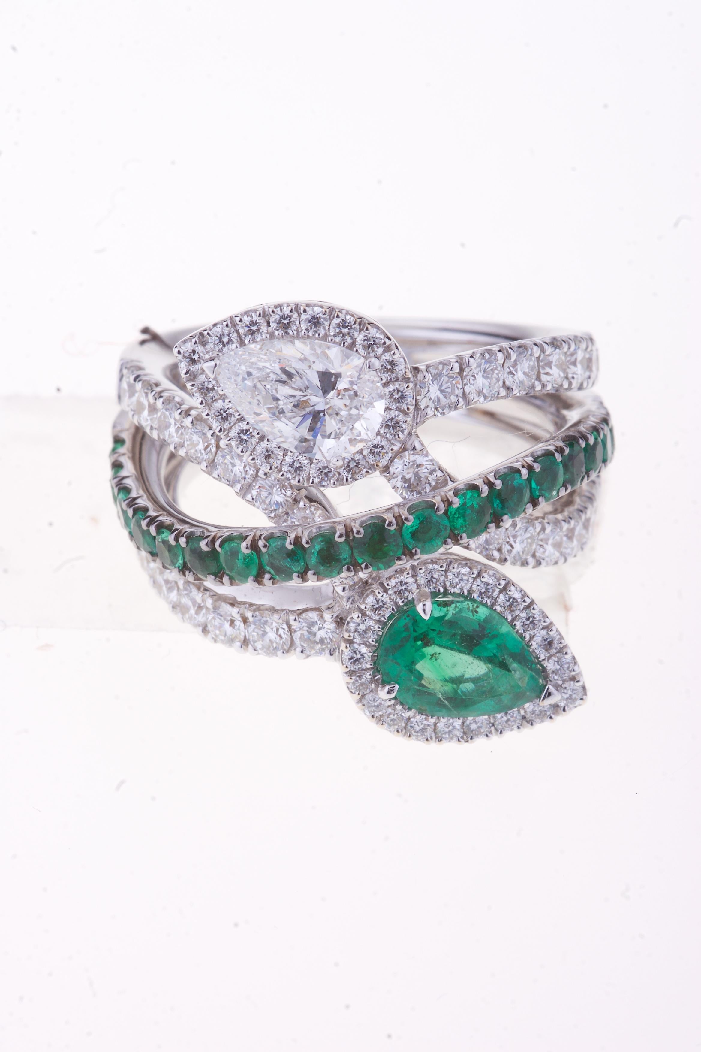 Contrarié Ring Diamant und Smaragd Tropfenschliff im Zustand „Neu“ im Angebot in Roma, IT