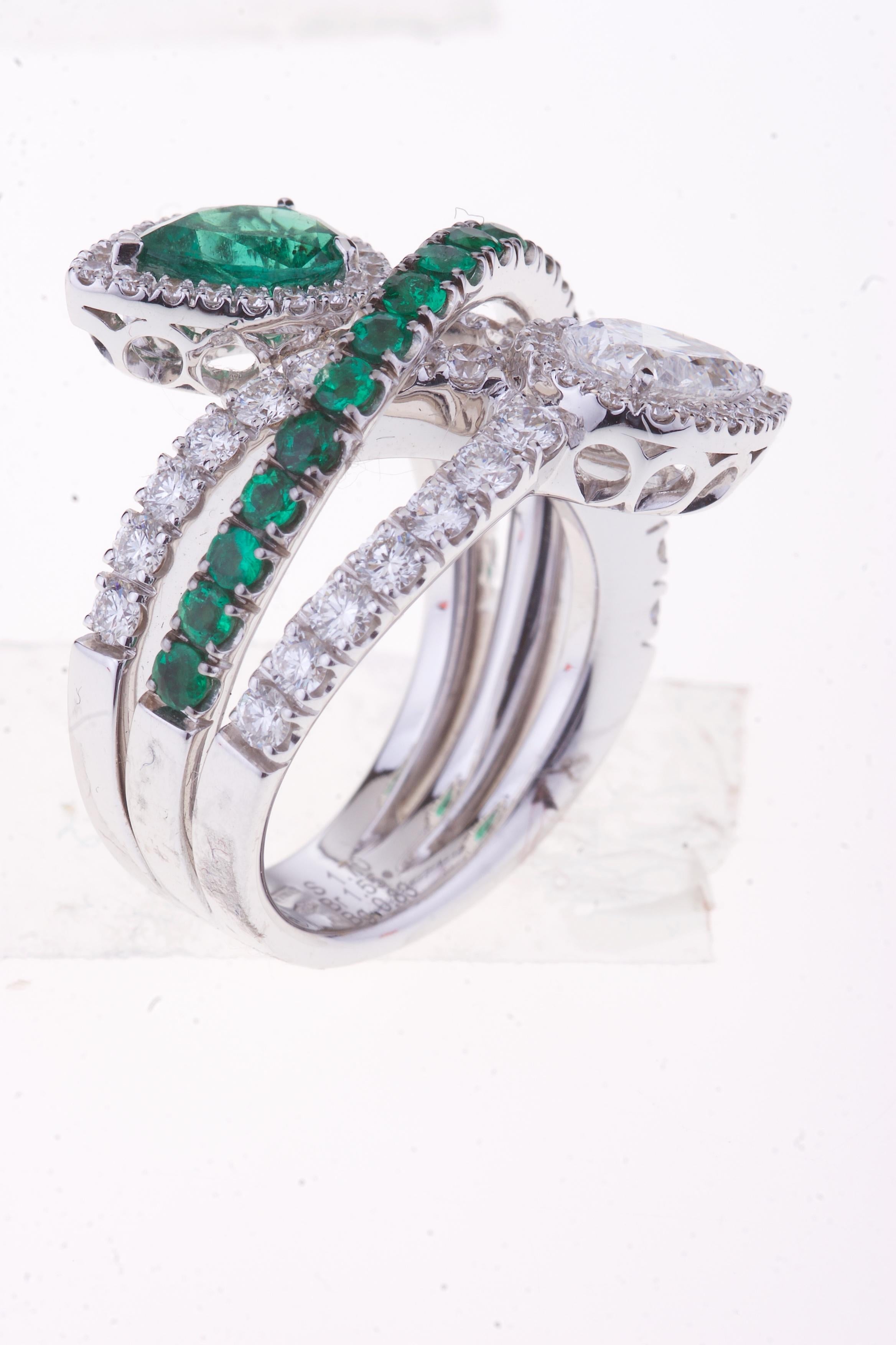 Contrarié Ring Diamond and Emerald Drop Cut In New Condition For Sale In Roma, IT