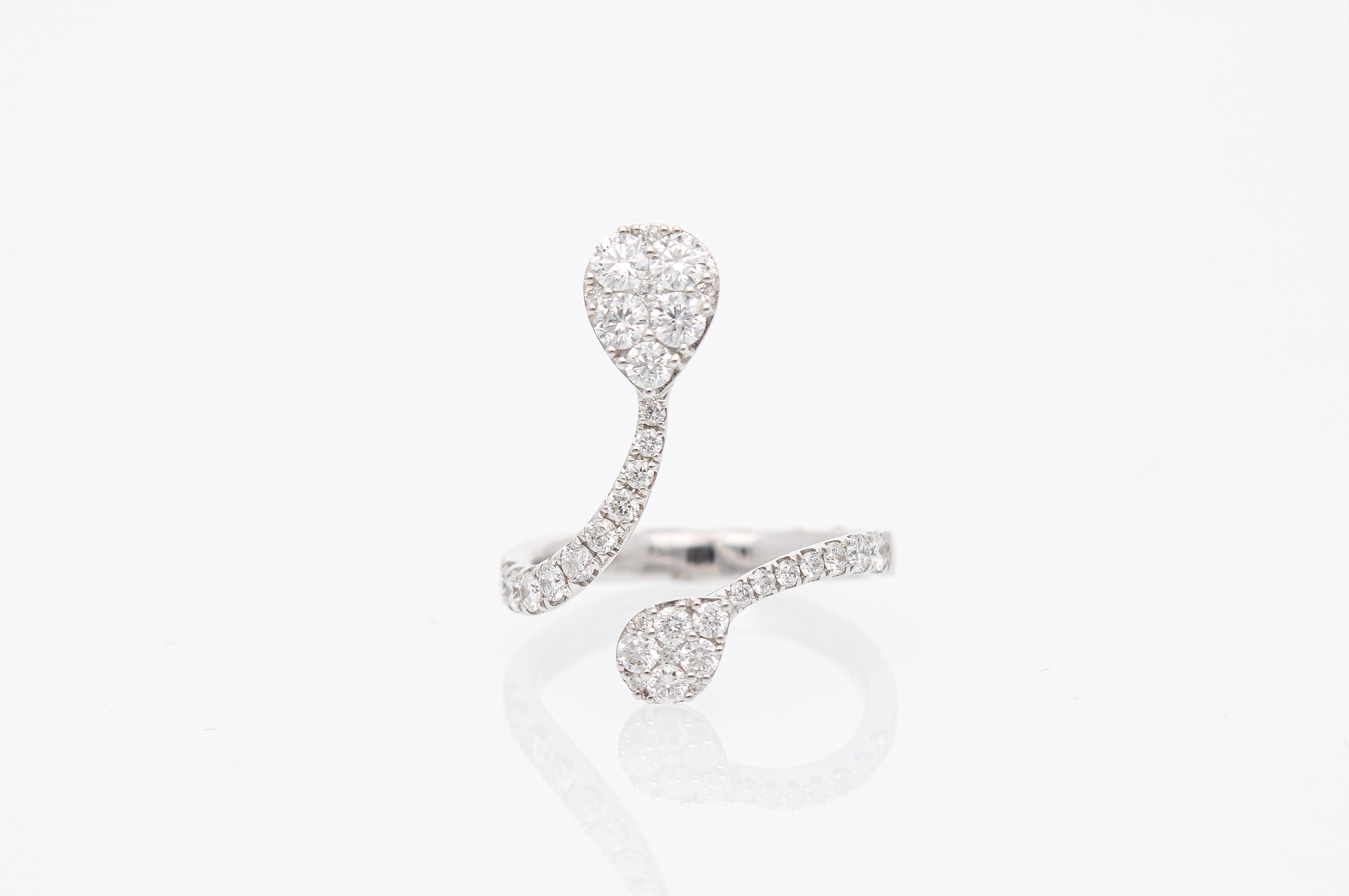 Moderno Anello Contrariè con diamanti taglio brillante 1,10 ct. oro bianco 18 kt. in vendita