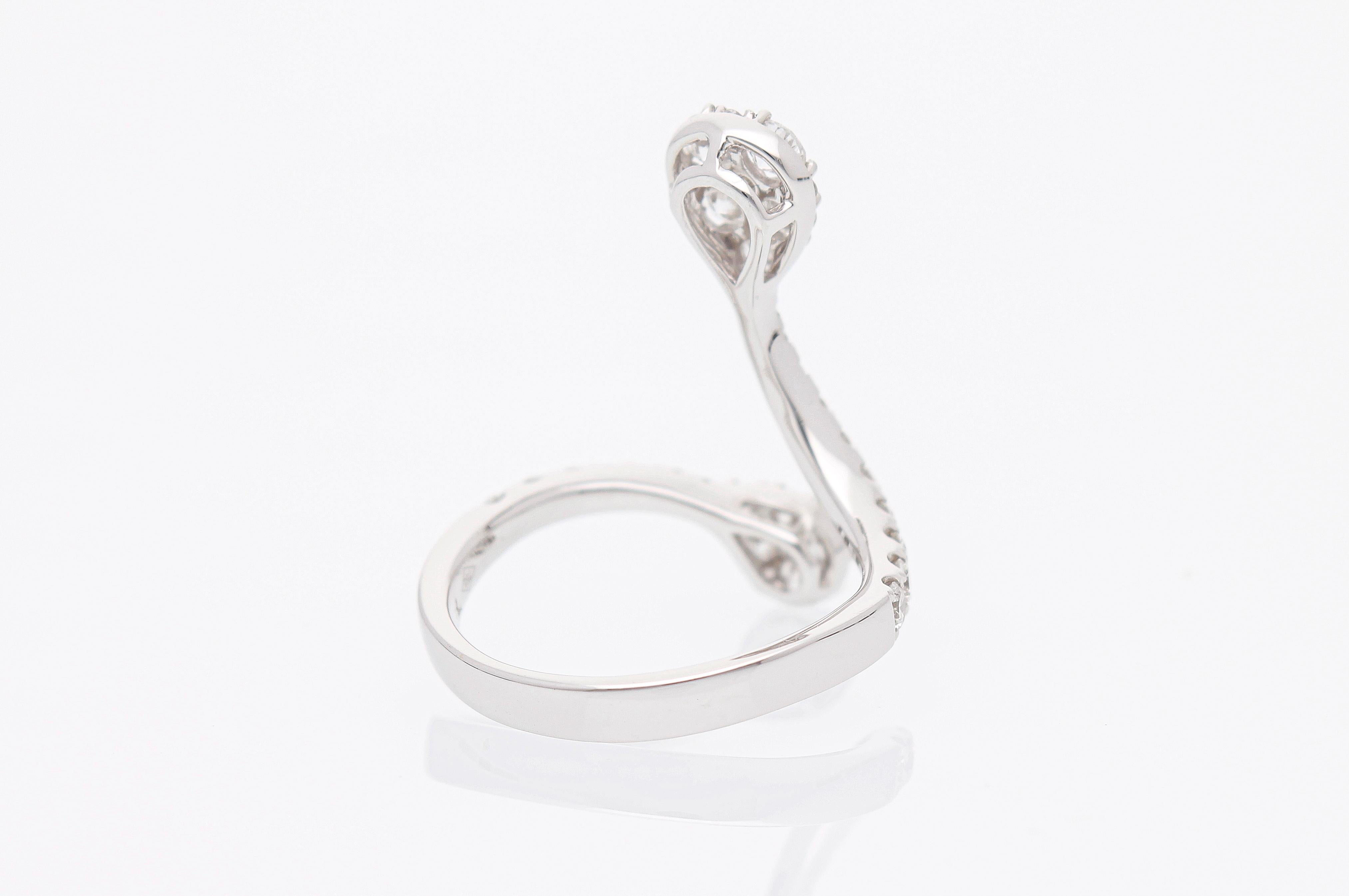 Contrariè Ring with Brilliant Cut Diamonds 1.10 Ct. 18 Kt White Gold For Sale 2