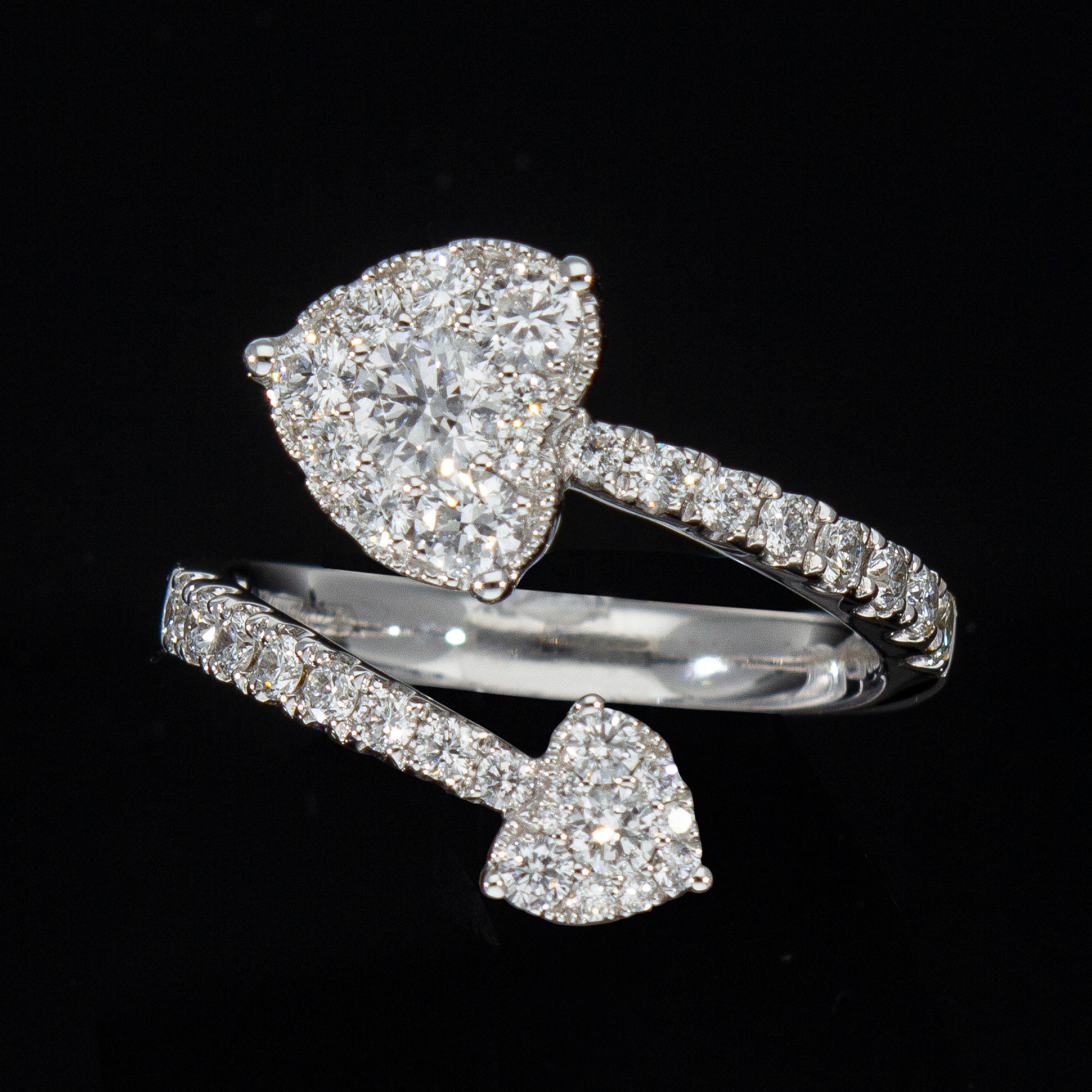 Contrarié-Ring mit Herzen mit 1,08 Karat Diamanten, 18 Kt Weißgold (Moderne) im Angebot