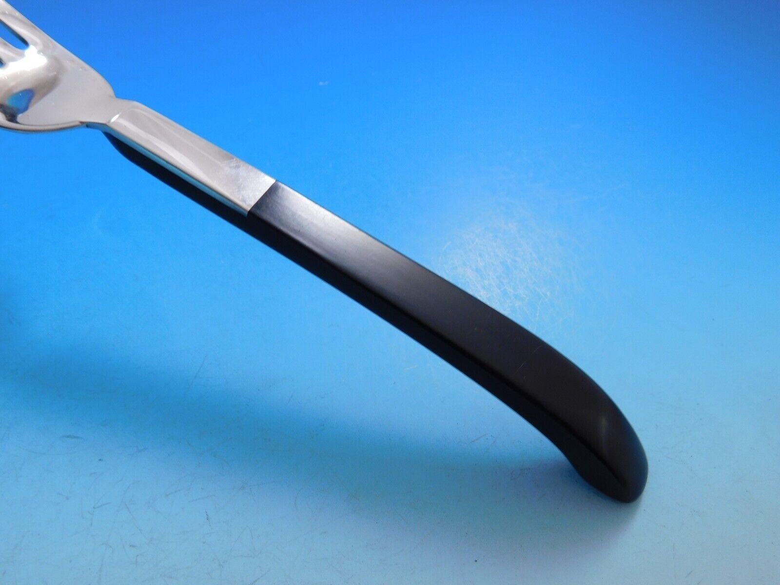 Service de couverts en argent sterling avec manche en nylon CONTRAST BY LUNT Mid-Century Modern, conçu par Nord Bowlen of Greenfeld, MA en 1956 - 50 pièces. Cet ensemble comprend :


12 couteaux, 9 3/8