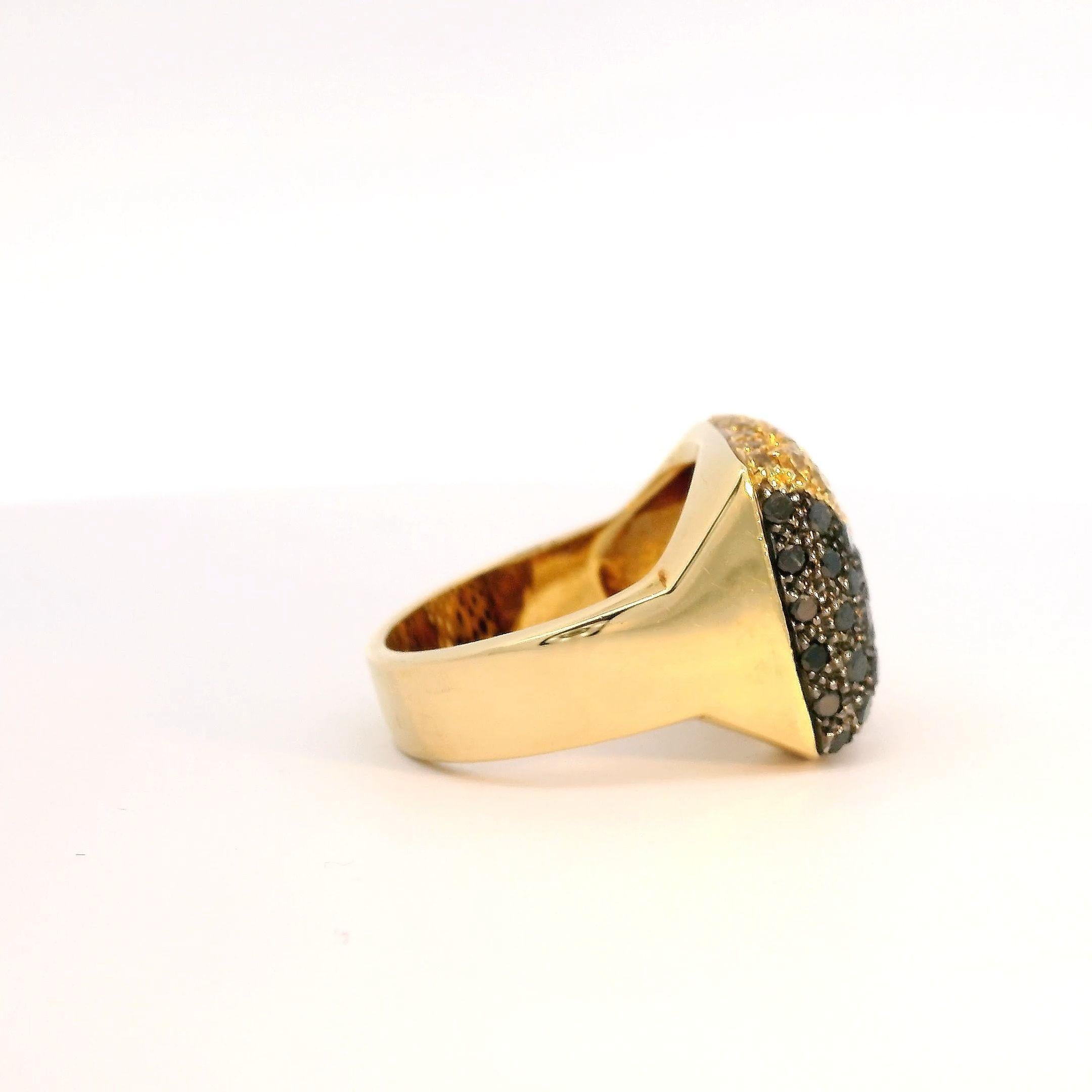 Taille ronde Bague pavée de saphirs jaunes et de diamants noirs en or jaune 18K en vente