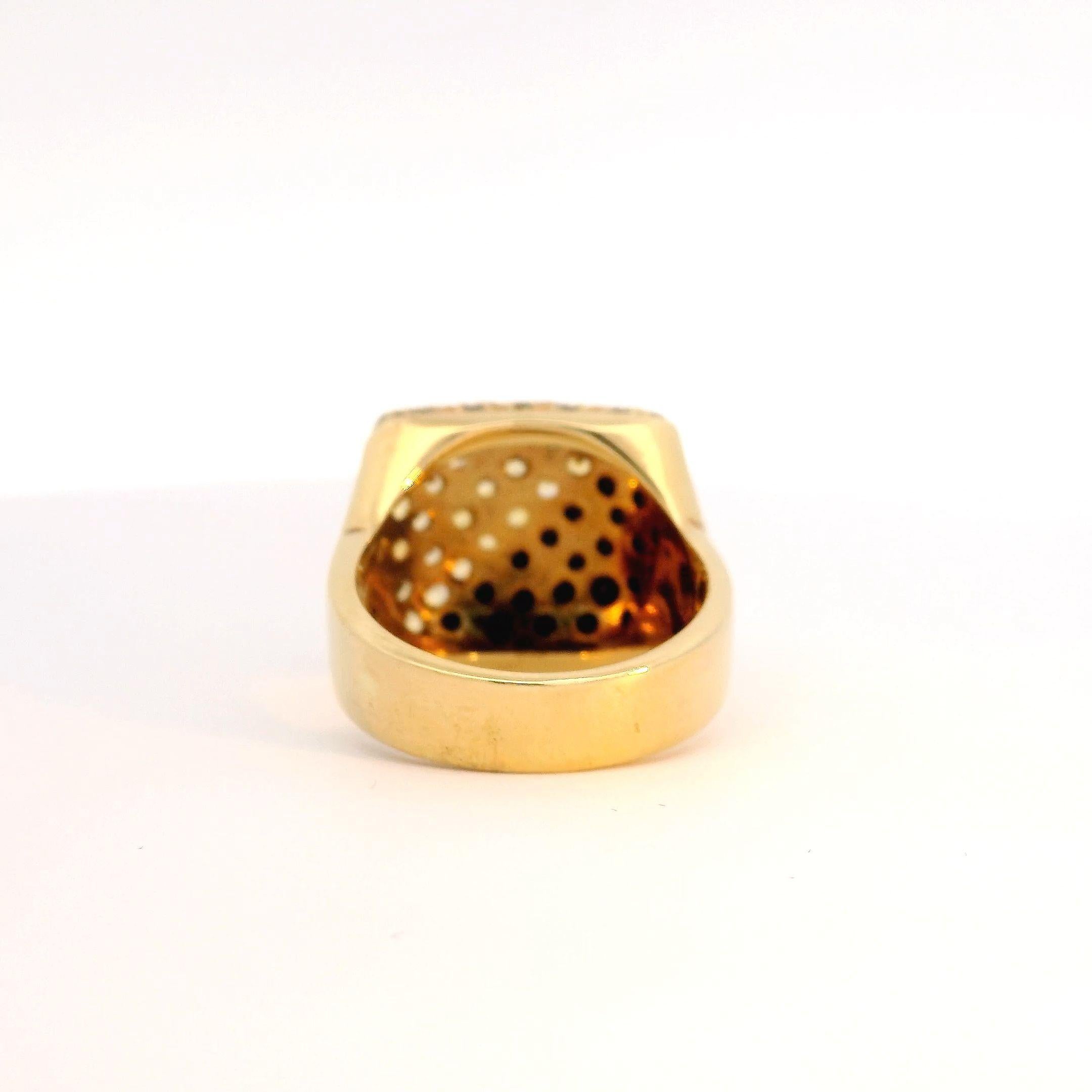 Bague pavée de saphirs jaunes et de diamants noirs en or jaune 18K Neuf - En vente à Hong Kong, HK