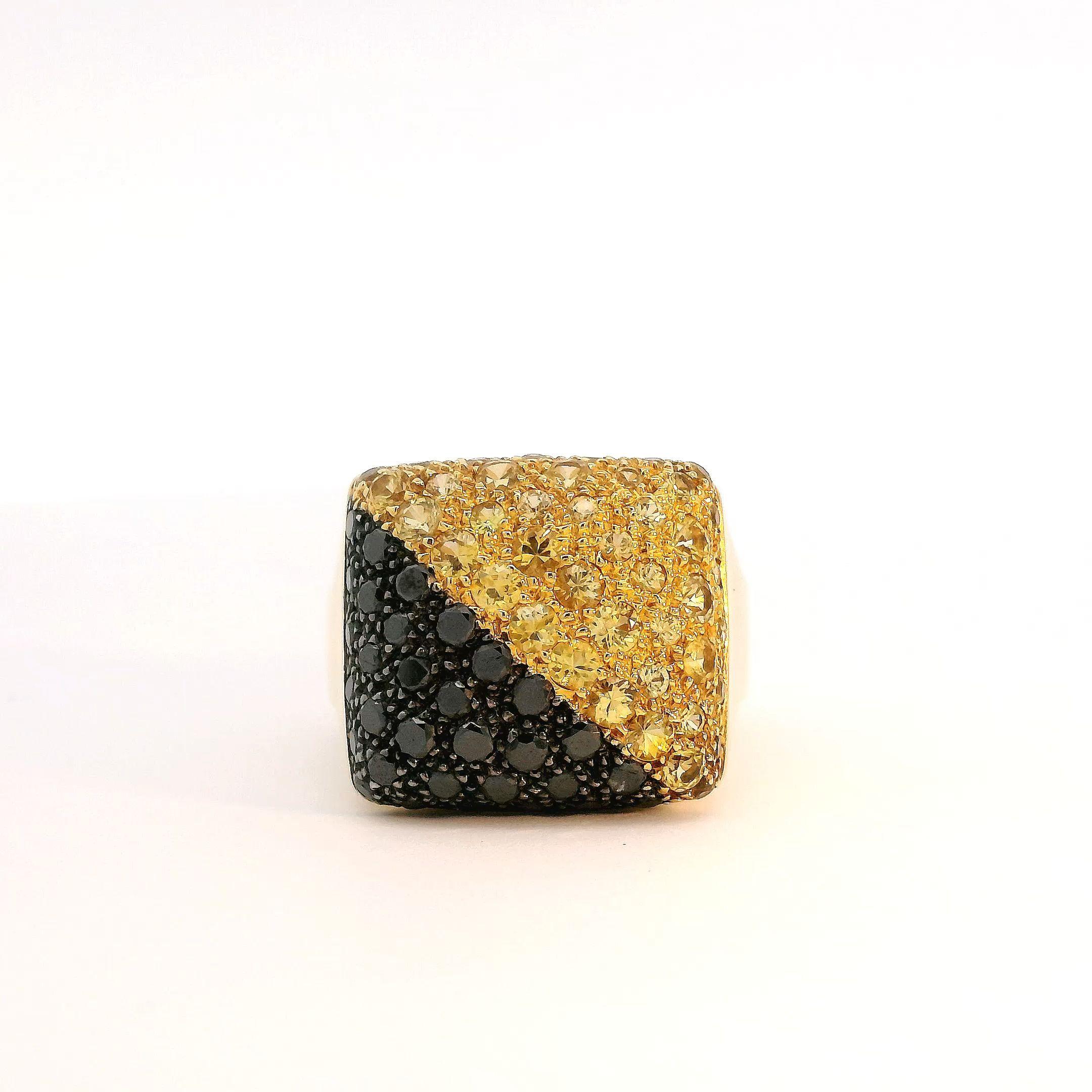 Bague pavée de saphirs jaunes et de diamants noirs en or jaune 18K en vente 1