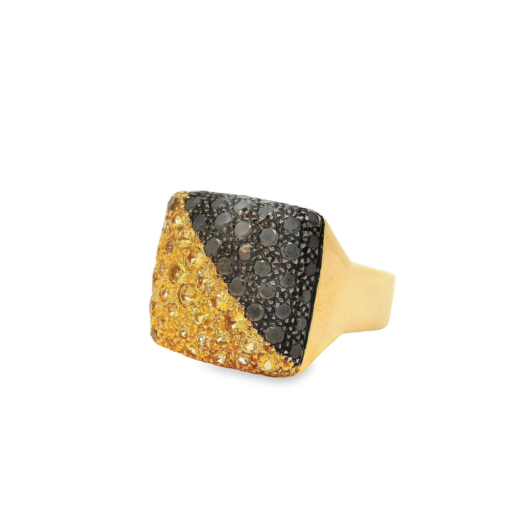 Bague pavée de saphirs jaunes et de diamants noirs en or jaune 18K en vente 2