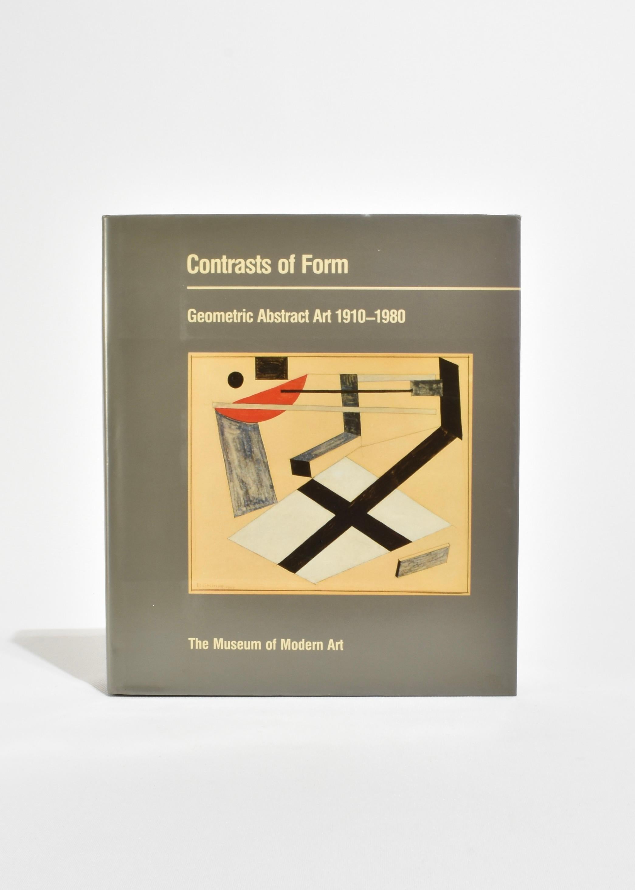 Livre relié intitulé Contrasts of Form : Geometric Abstract Art 1910-1980, rédigé par Magdalena Dabrowski avec une introduction de John Elderfield. Publié par le Museum of Modern Art, New York, 1985. 287 pages.

