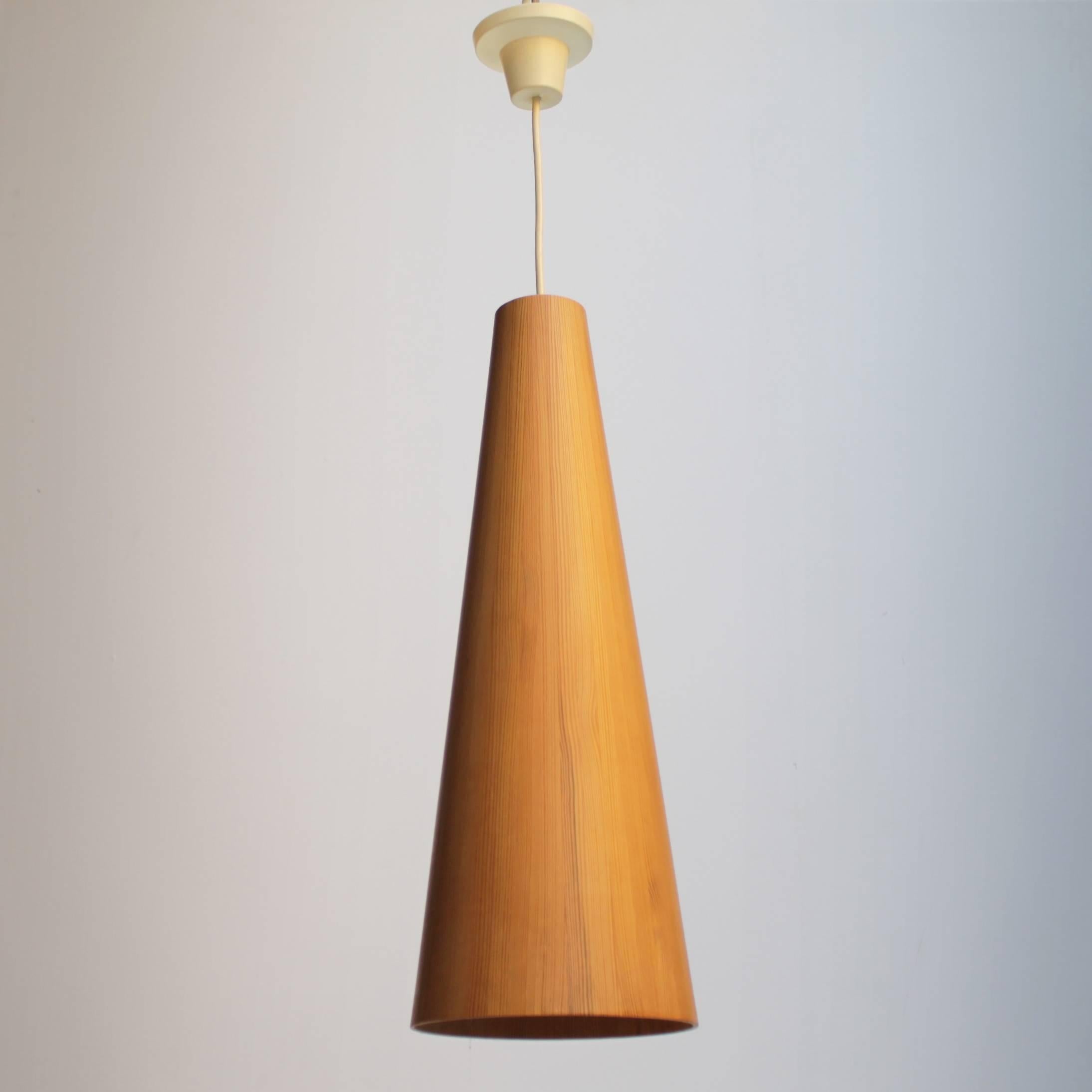 Conus pendant by Jorgen Wolff for Torben Orskov, Denmark.
Dimensions: height 23.6 in. (60 cm), diameter 8.7 inches (22 cm). Materials: Oregon pine; metal and plastic (suspension system). Fully original suspension system. Small spot of discoloration