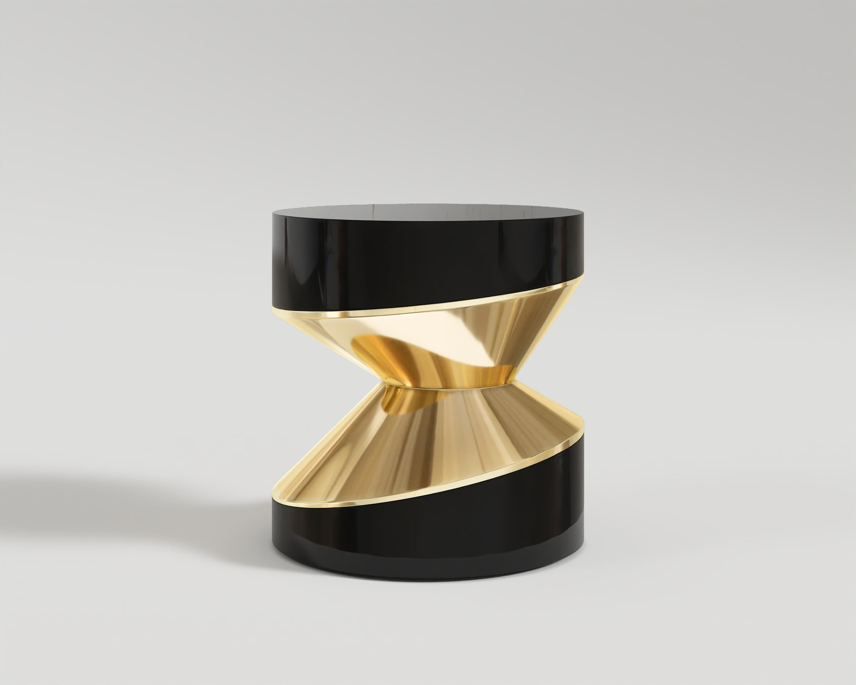 The “Linkage Side Table” is a luxurious masterpiece, blending polished bronze and sleek black lacquer to create a striking and opulent addition to your living space.

Materials and sizes are customizable upon the customer's personal