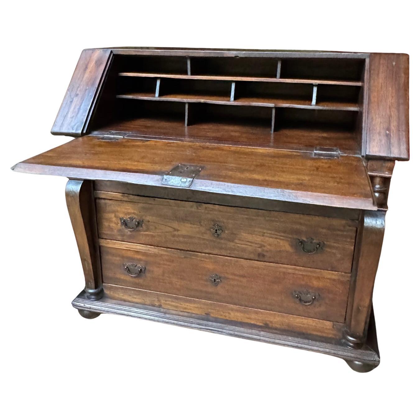 Conventual 18th-Century European Bureau – Rustic Devotion in Solid Wood In Good Condition For Sale In Rio De Janeiro, BR