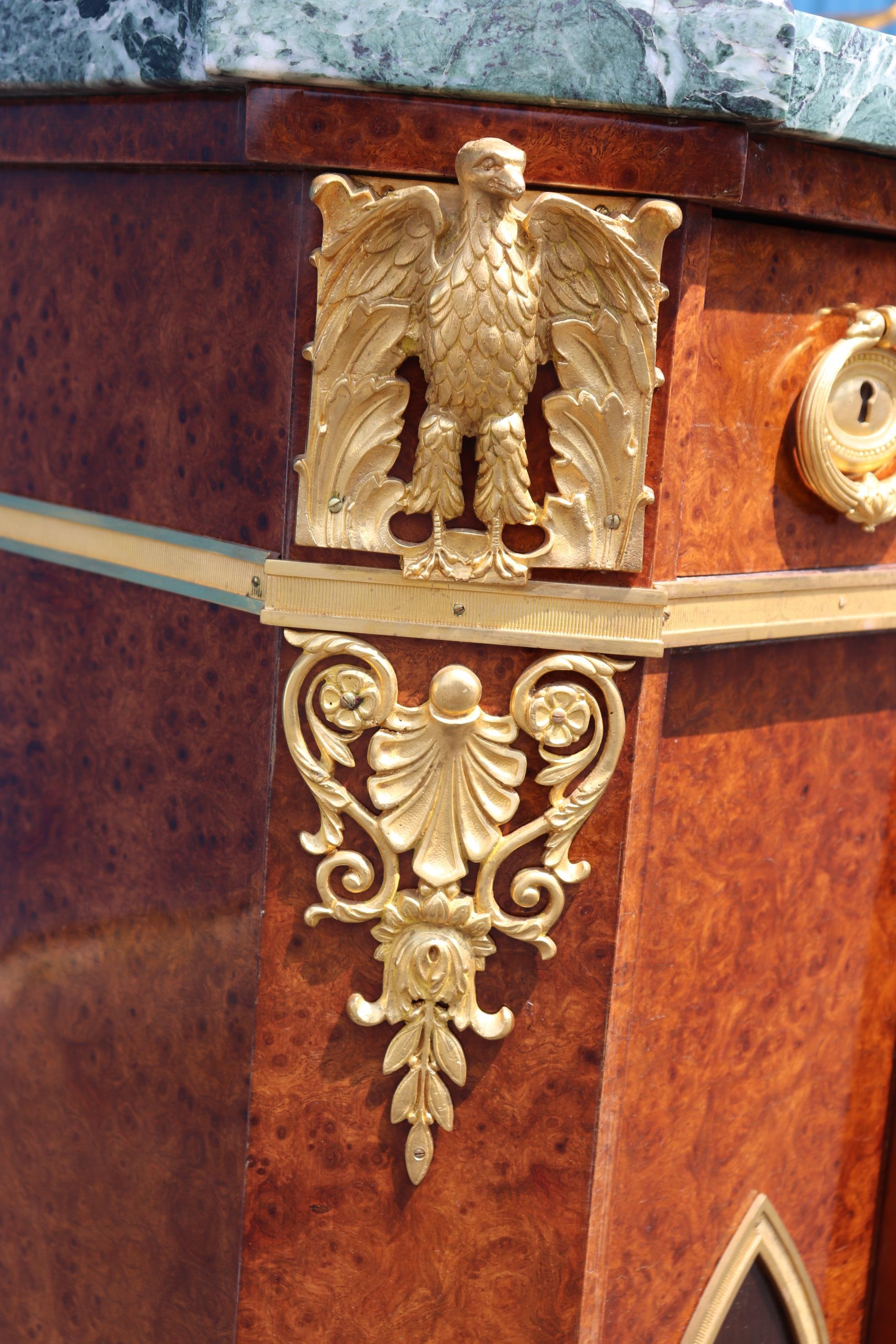 Konverted Maison Krieger zugeschriebener vergoldeter Dor'e-Bronze-Waschtisch mit Marmorplatte im Angebot 7