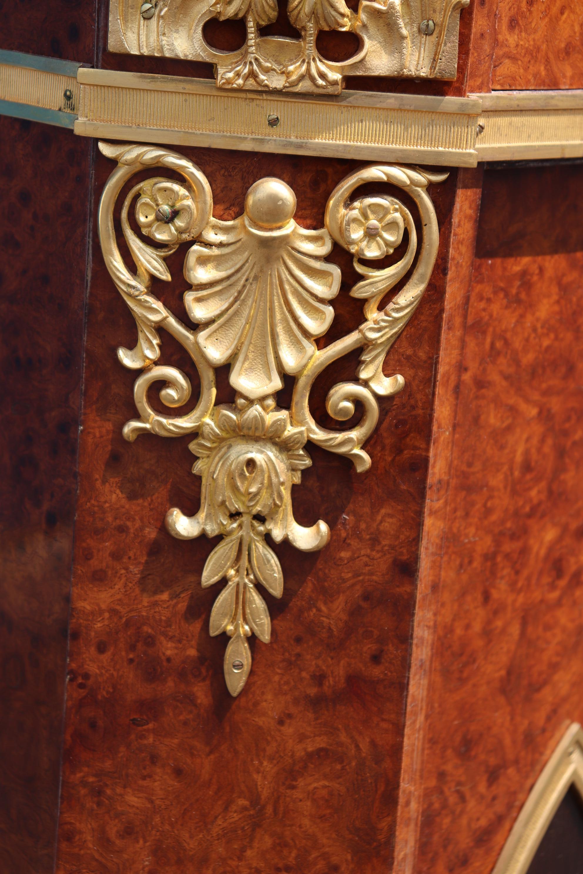 Konverted Maison Krieger zugeschriebener vergoldeter Dor'e-Bronze-Waschtisch mit Marmorplatte im Angebot 8