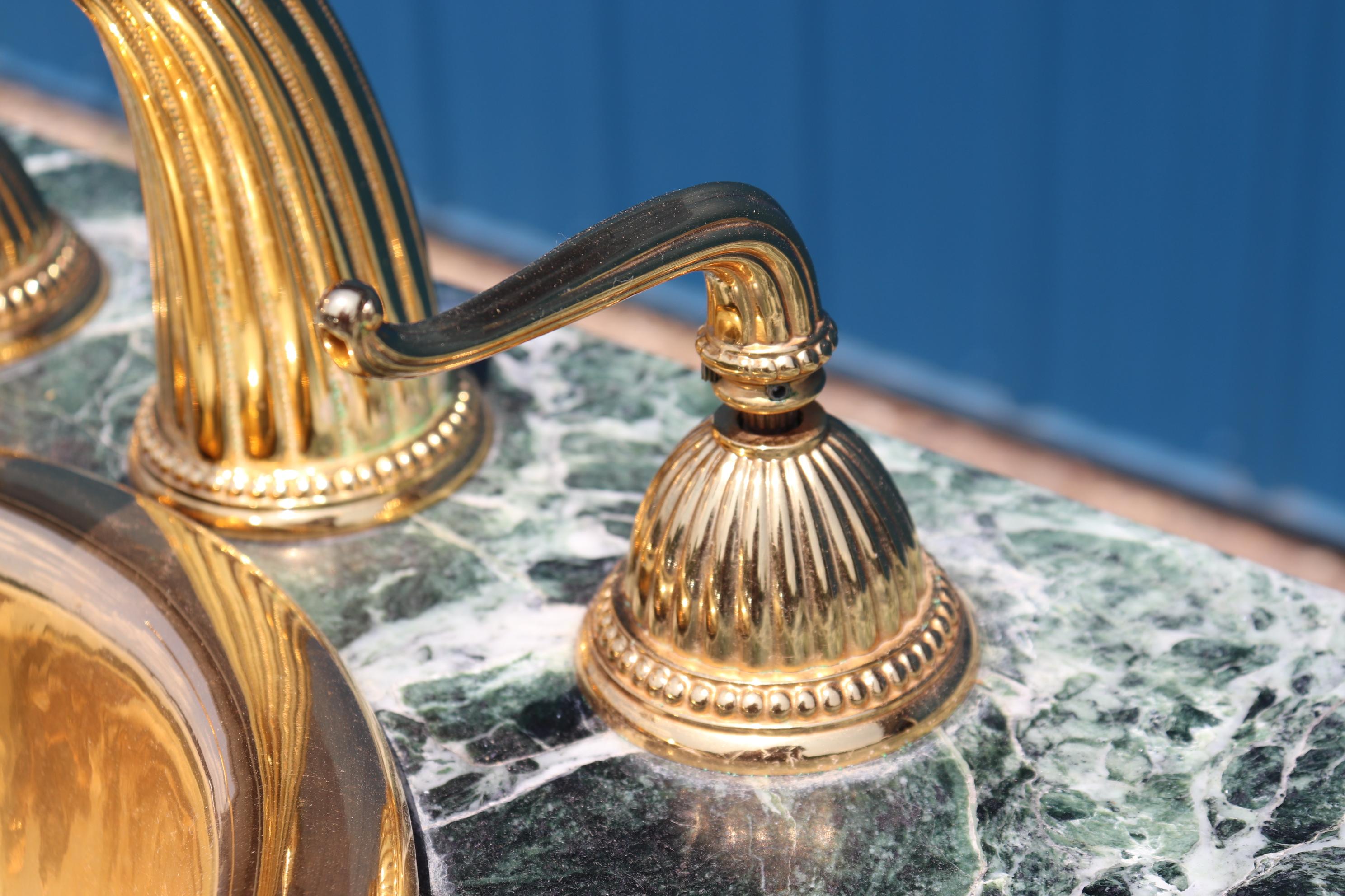 Konverted Maison Krieger zugeschriebener vergoldeter Dor'e-Bronze-Waschtisch mit Marmorplatte im Angebot 9