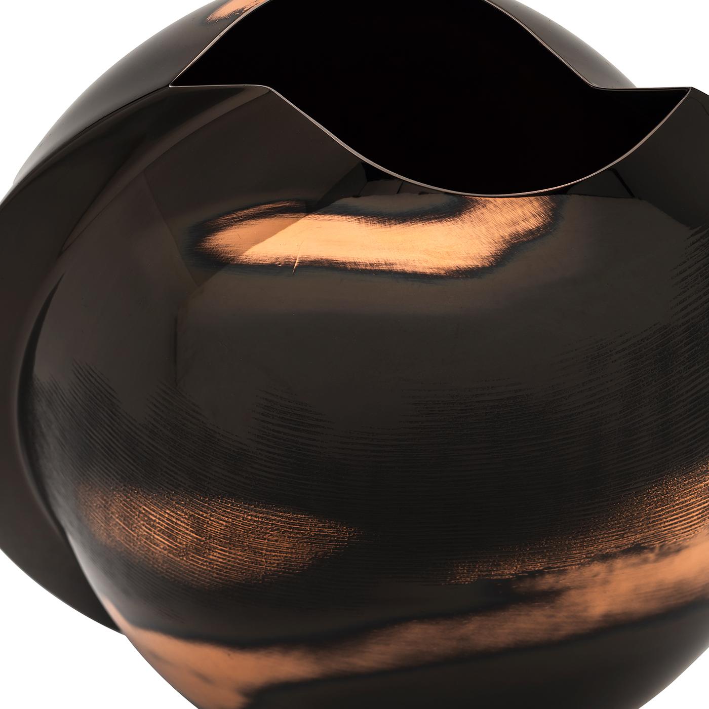 An exquisite example of refined craftsmanship, this vase is made of titanium and copper with a polished finish that adds a luminous and elegant allure to this unique piece of decor. Part of a numbered series, this vase makes a splendid gift on any