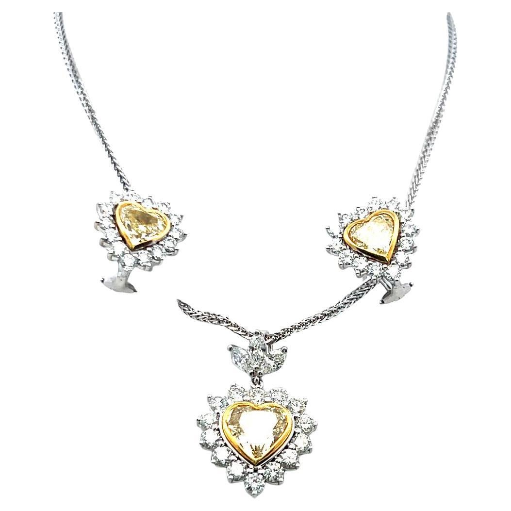 Collier et boucles d
oreilles convertibles en or 18 carats avec pendentif en forme de cœur de 10,50 ct de diamant jaune
