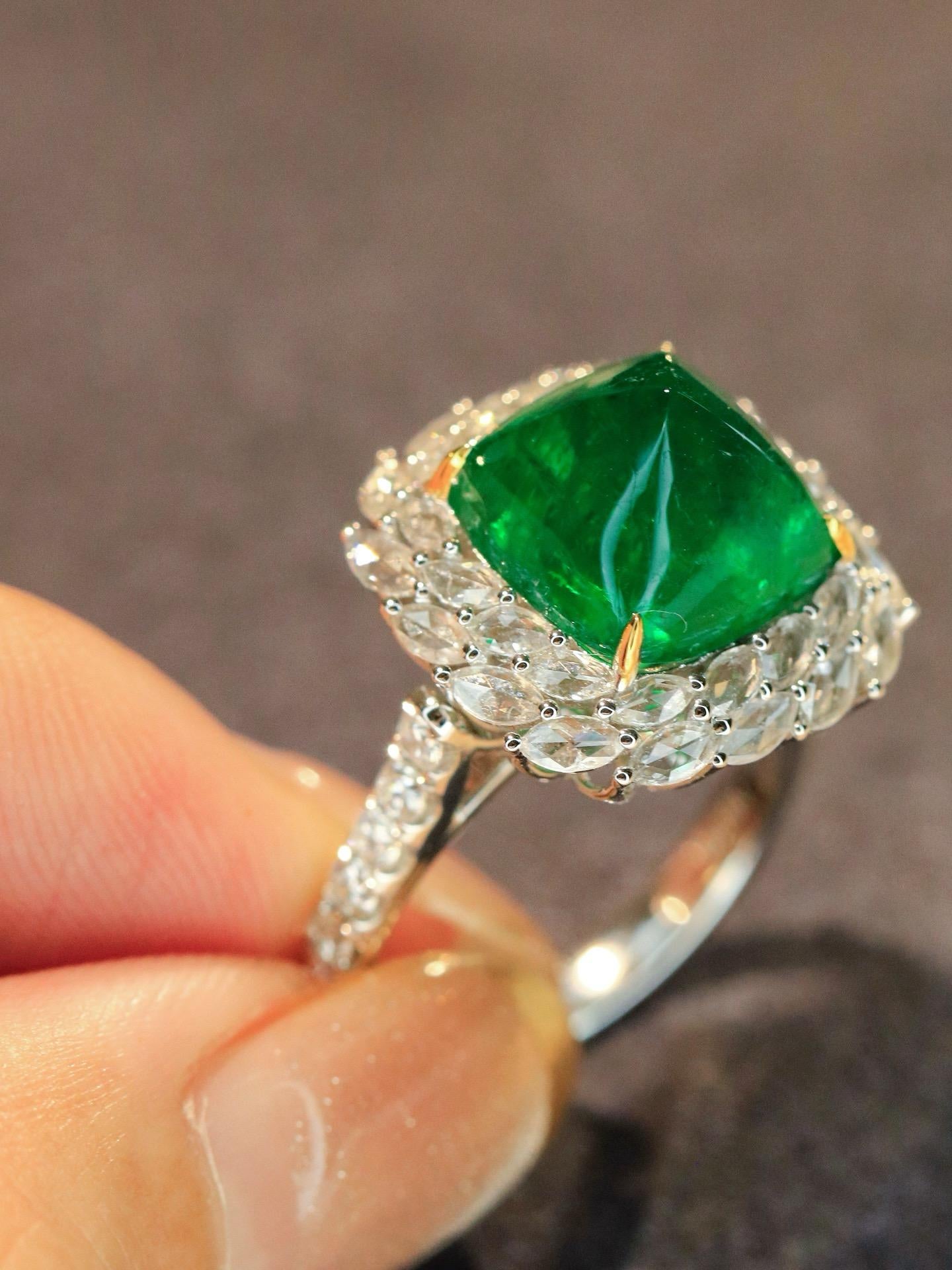 da uomo o donna Anello/pendente convertibile in oro 18 carati con diamante smeraldo Pan di Zucchero verde vivo da 6,25 carati in vendita
