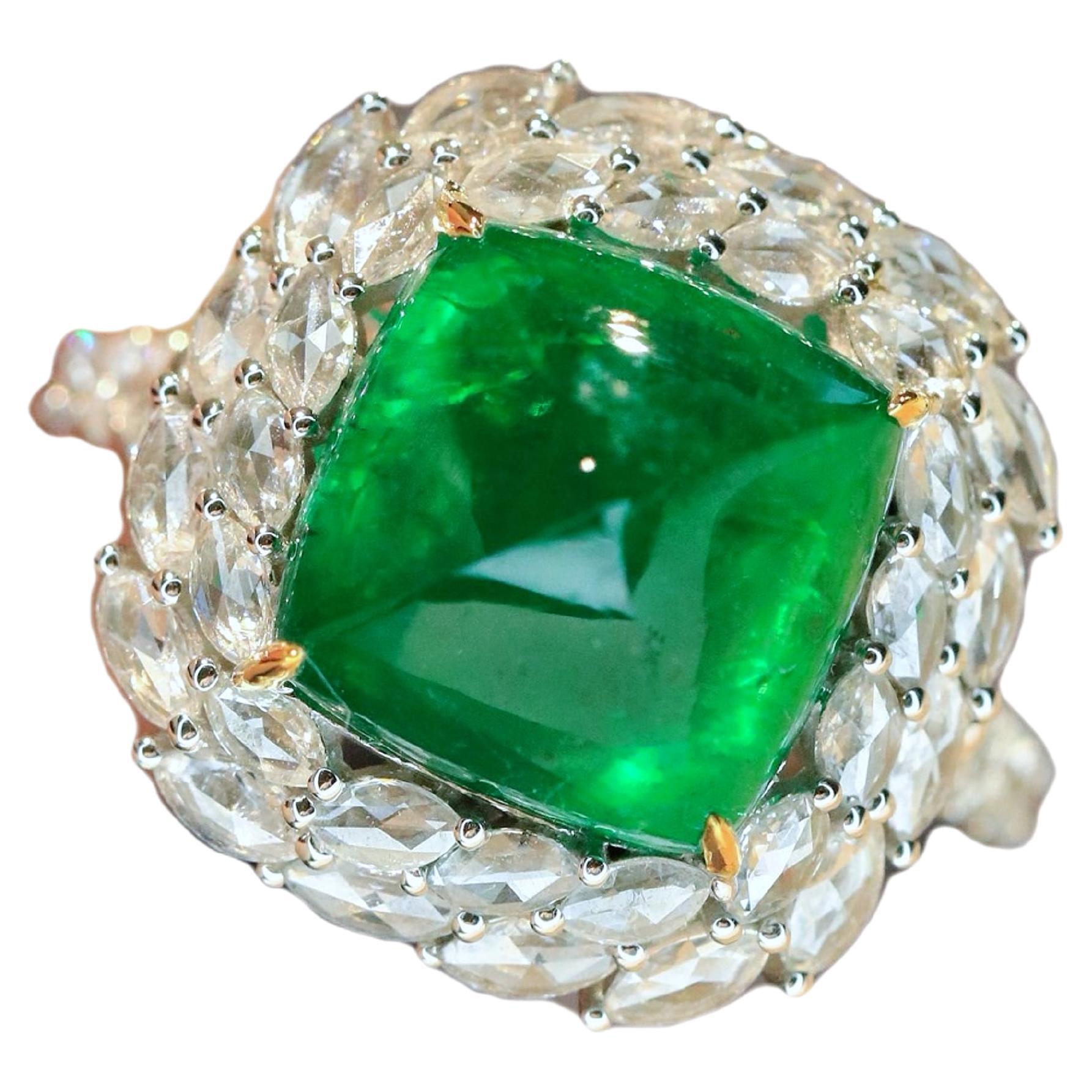 Anello/pendente convertibile in oro 18 carati con diamante smeraldo Pan di Zucchero verde vivo da 6,25 carati in vendita