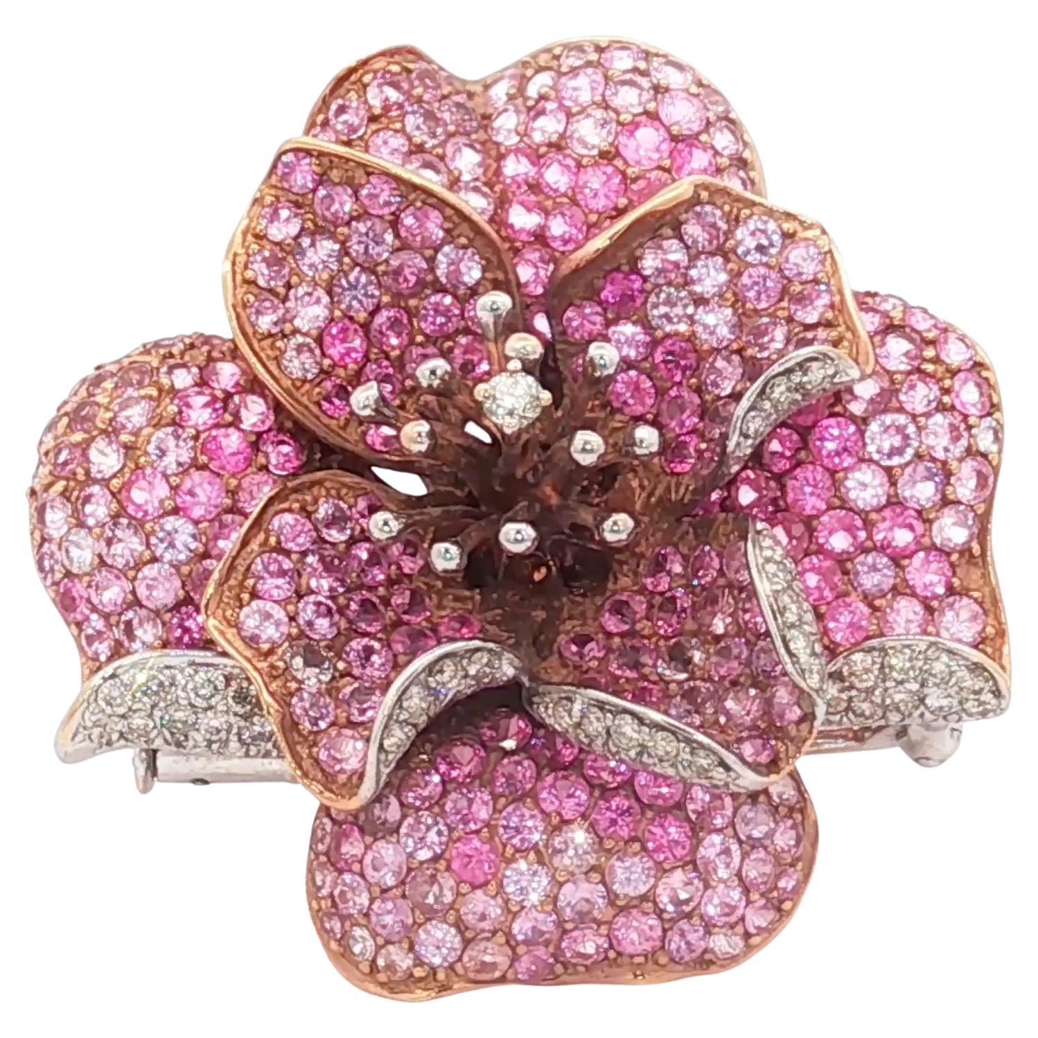 Broche en or rose 18K convertible, bague fleur en saphir rose et diamant en vente