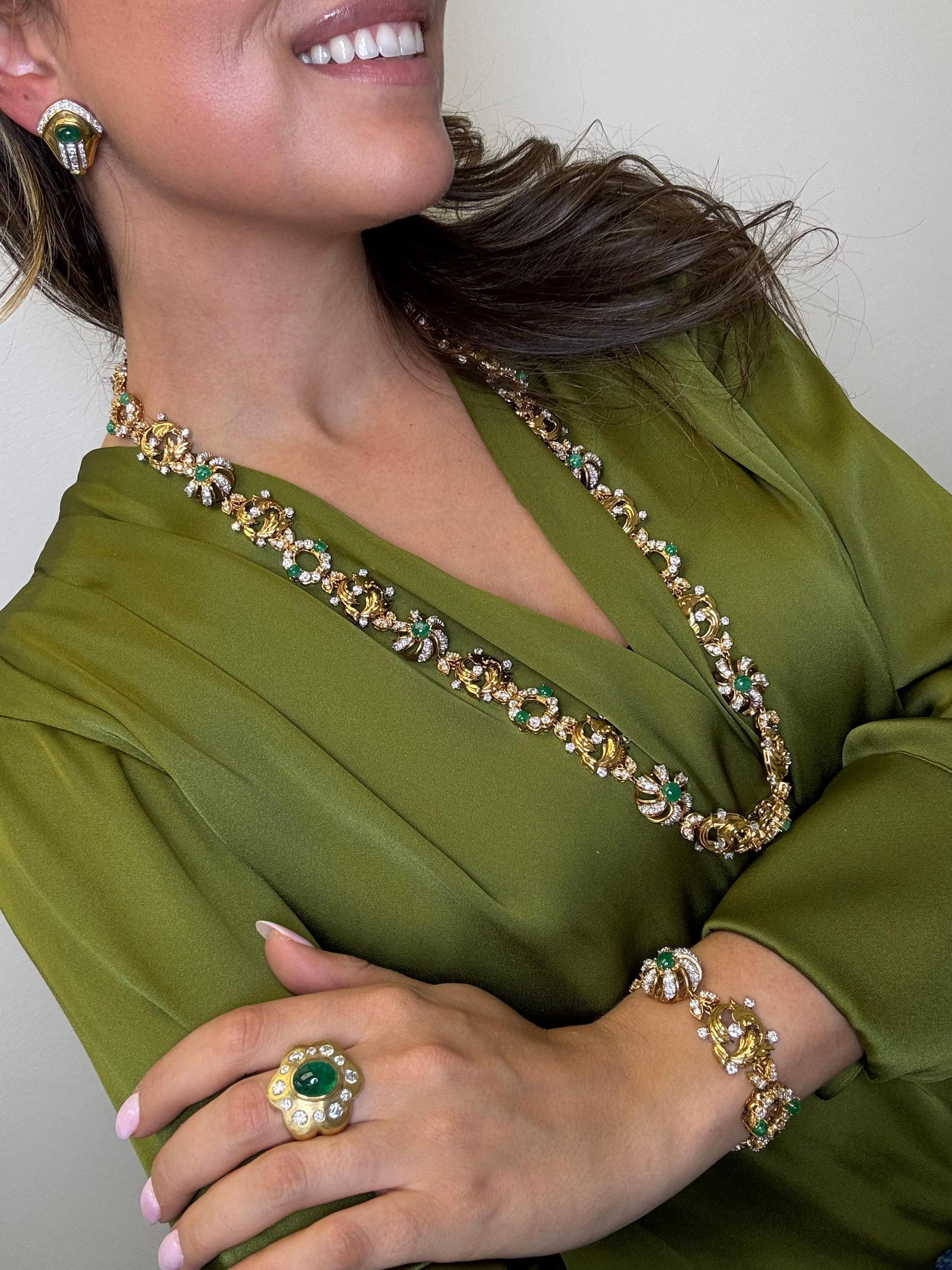 Collier et bracelet en or jaune 18K avec émeraudes et diamants en vente 7