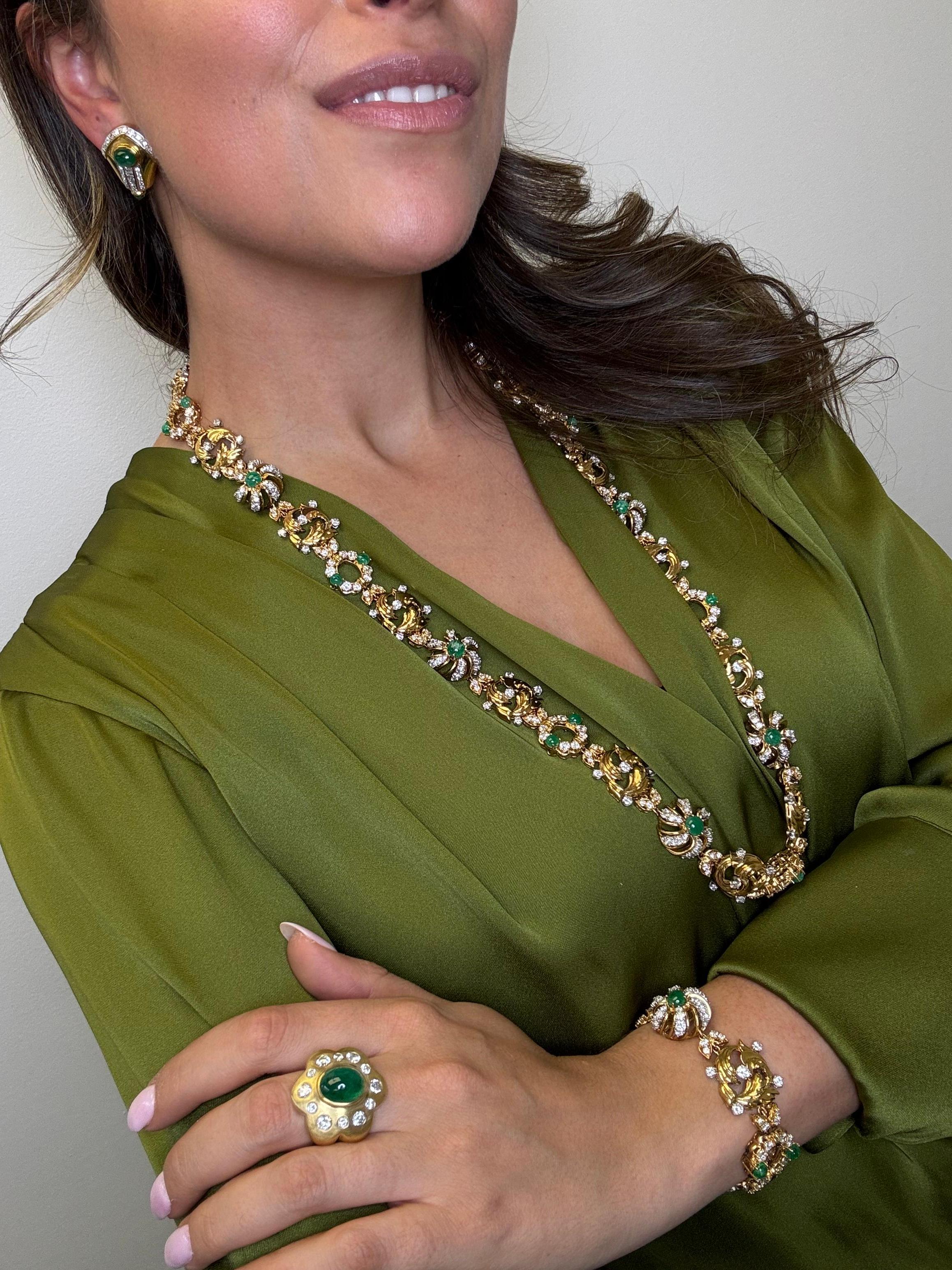 Collier et bracelet en or jaune 18K avec émeraudes et diamants en vente 9
