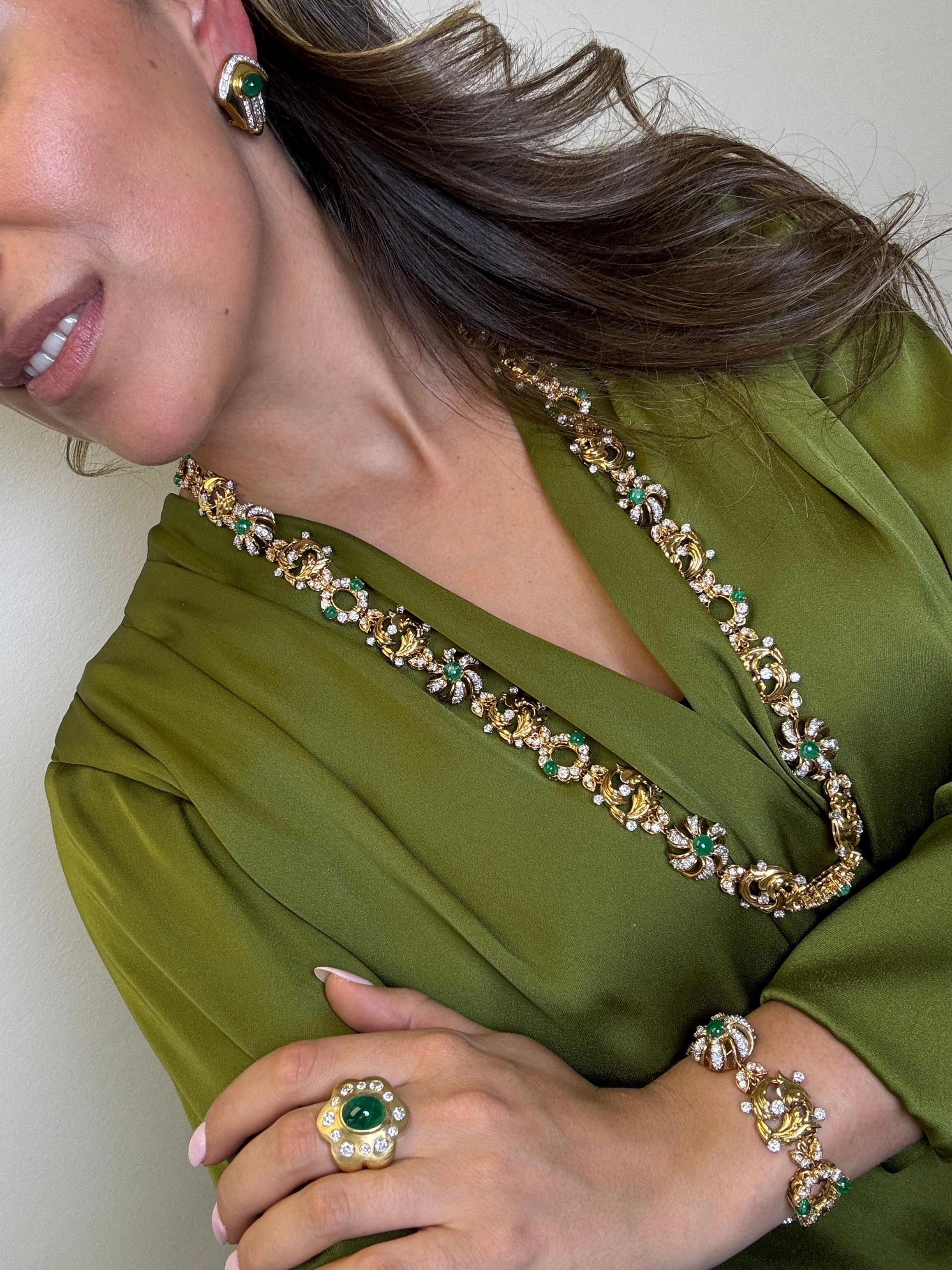 Collier et bracelet en or jaune 18K avec émeraudes et diamants en vente 10