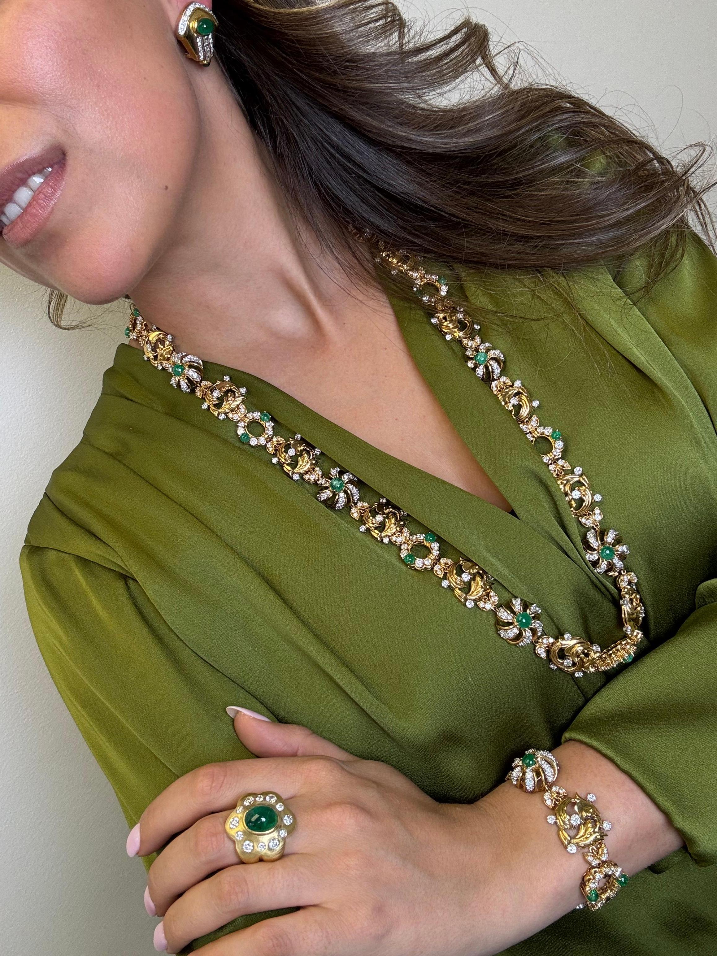 Collier et bracelet en or jaune 18K avec émeraudes et diamants en vente 11