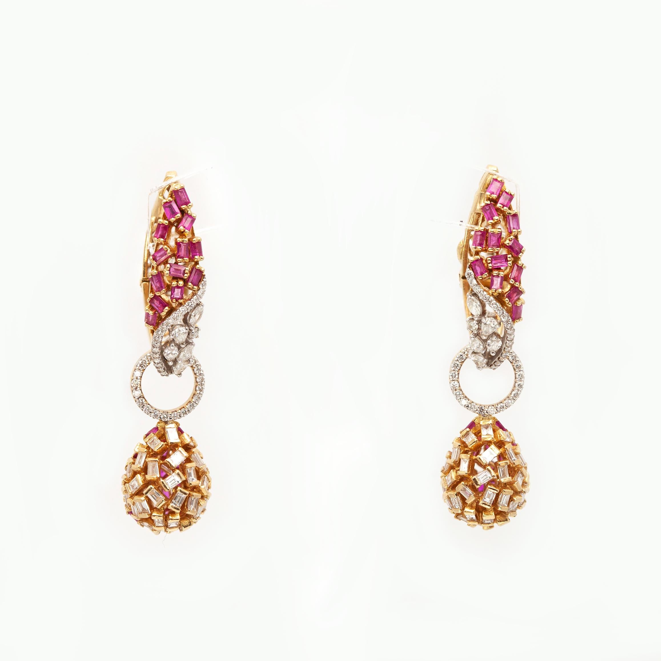 Verwandelbare 18K Gelbgold Rubin- und Diamant-Tropfenohrringe im Zustand „Hervorragend“ im Angebot in New York, NY