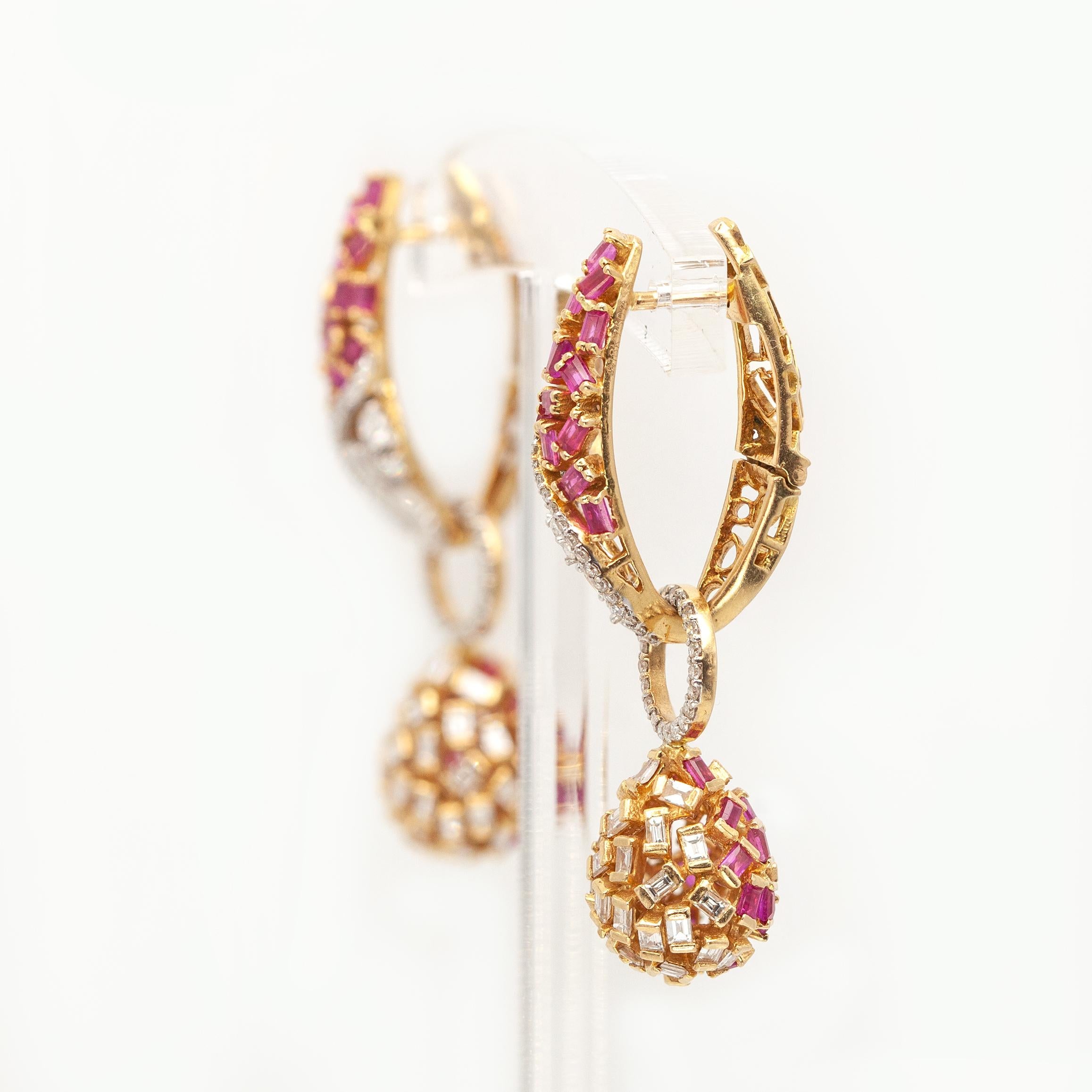 Verwandelbare 18K Gelbgold Rubin- und Diamant-Tropfenohrringe im Angebot 1