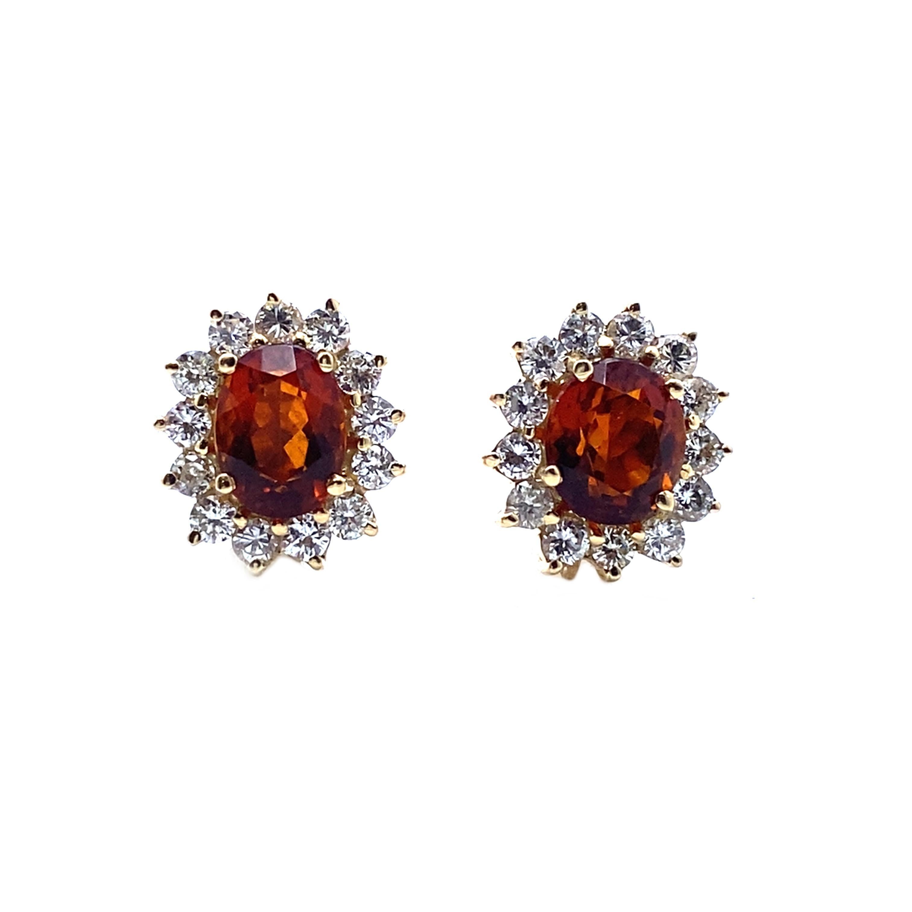 Orecchini convertibili in oro giallo 18kt con diamanti e Nature in vendita 3
