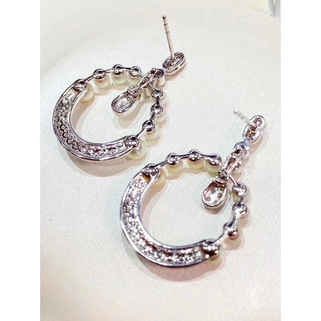 Orecchini di diamanti in oro 18 carati con perle Aurora Baby Akoya 2-in-1 in vendita 2