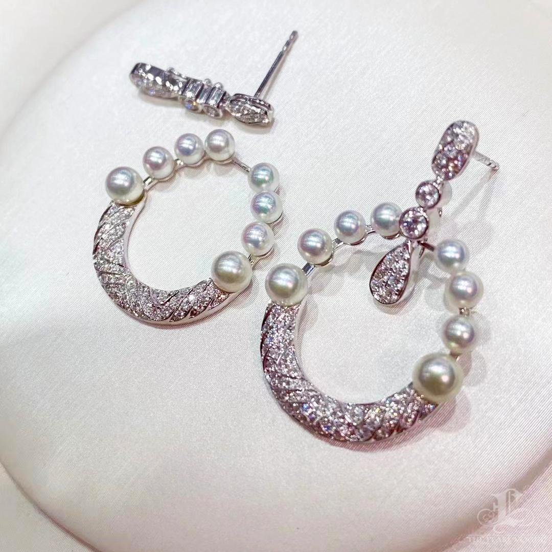 Orecchini di diamanti in oro 18 carati con perle Aurora Baby Akoya 2-in-1 in vendita 1