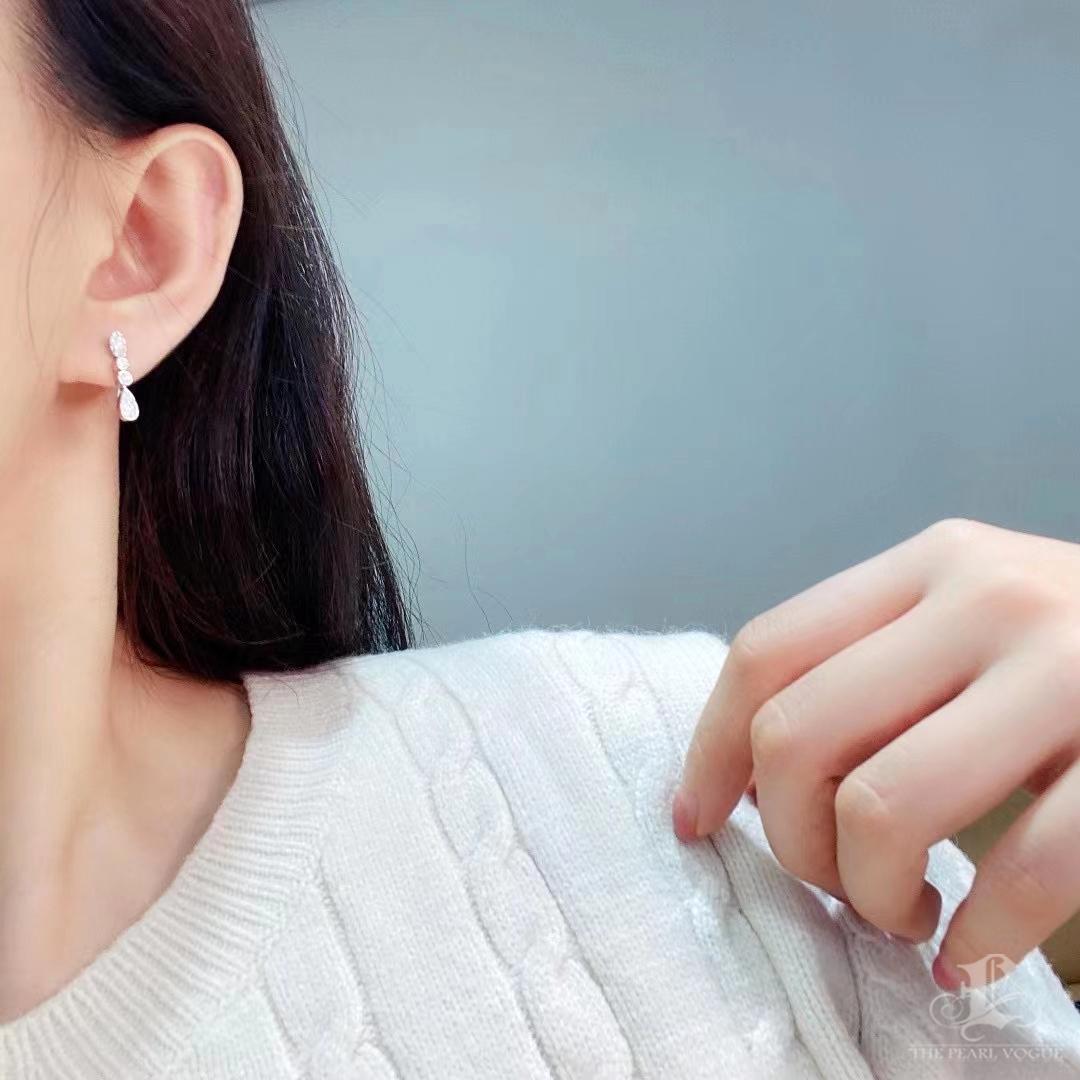 Orecchini di diamanti in oro 18 carati con perle Aurora Baby Akoya 2-in-1 in vendita 3