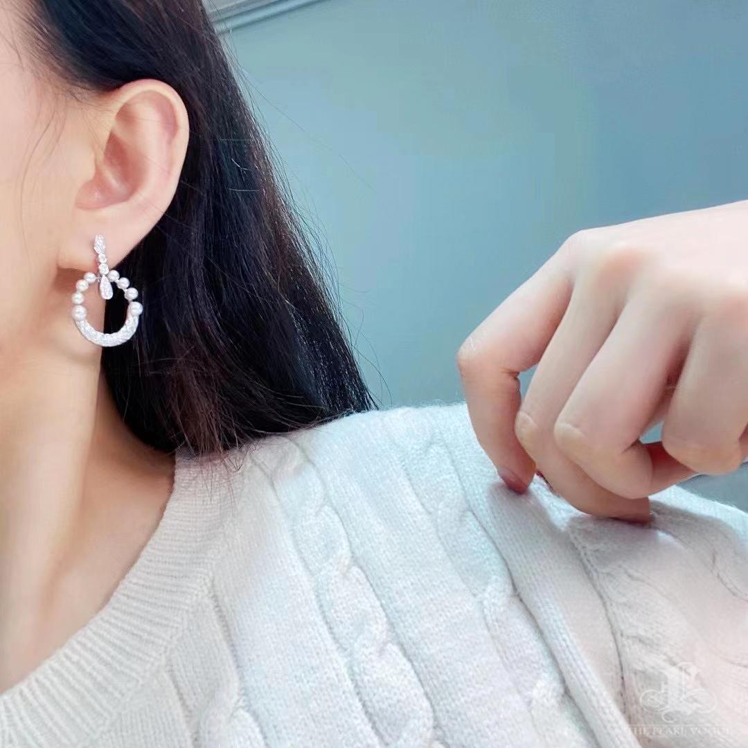 Orecchini di diamanti in oro 18 carati con perle Aurora Baby Akoya 2-in-1 in vendita 4