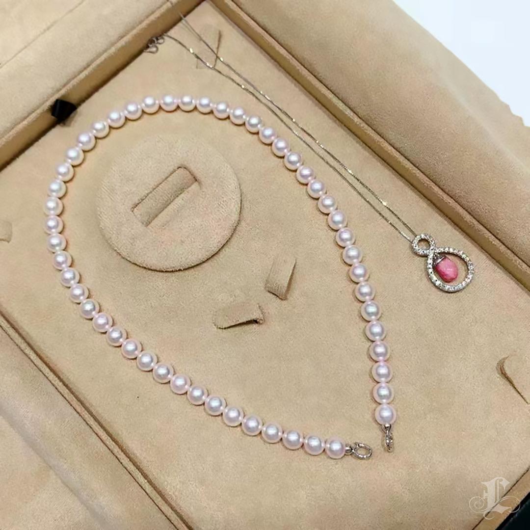 【Conchéa】Elysian Loop Convertible Conch Anhänger & Akoya Halskette - 3.3ct (Ungeschliffen) im Angebot