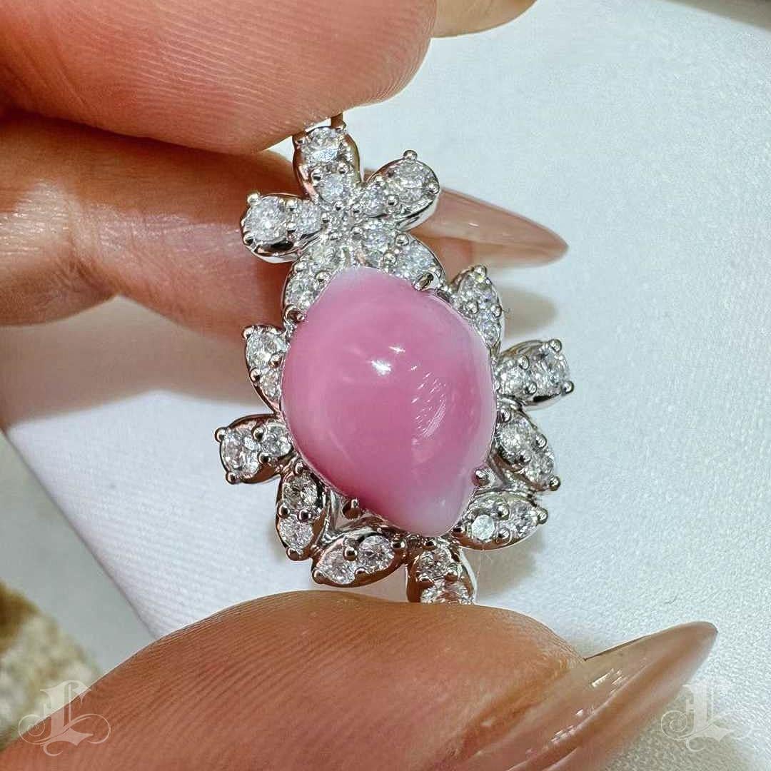 Uncut 【Conchéa】Empress Blossom Convertible Pendant — 7.55ct Conch & Akoya Pearl For Sale