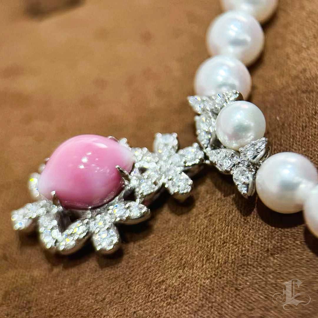 【Conchéa】Empress Blossom Convertible Pendant — 7.55ct Conch & Akoya Pearl In New Condition For Sale In New York, NY